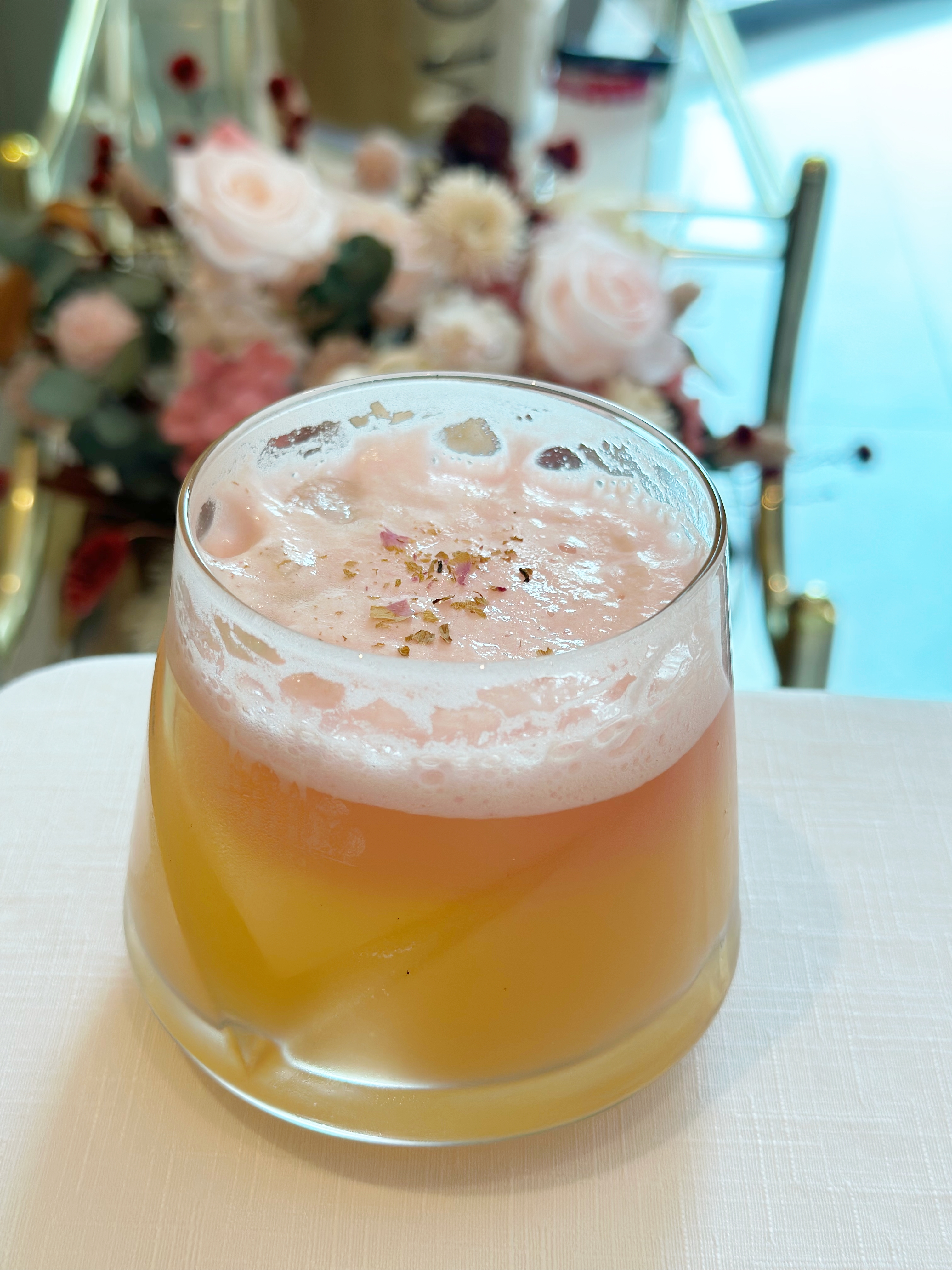 酸甜果汁佐以麥卡倫雙雪莉桶12年的「About Time」很適合春日。（佐餐另加價350元／杯）
