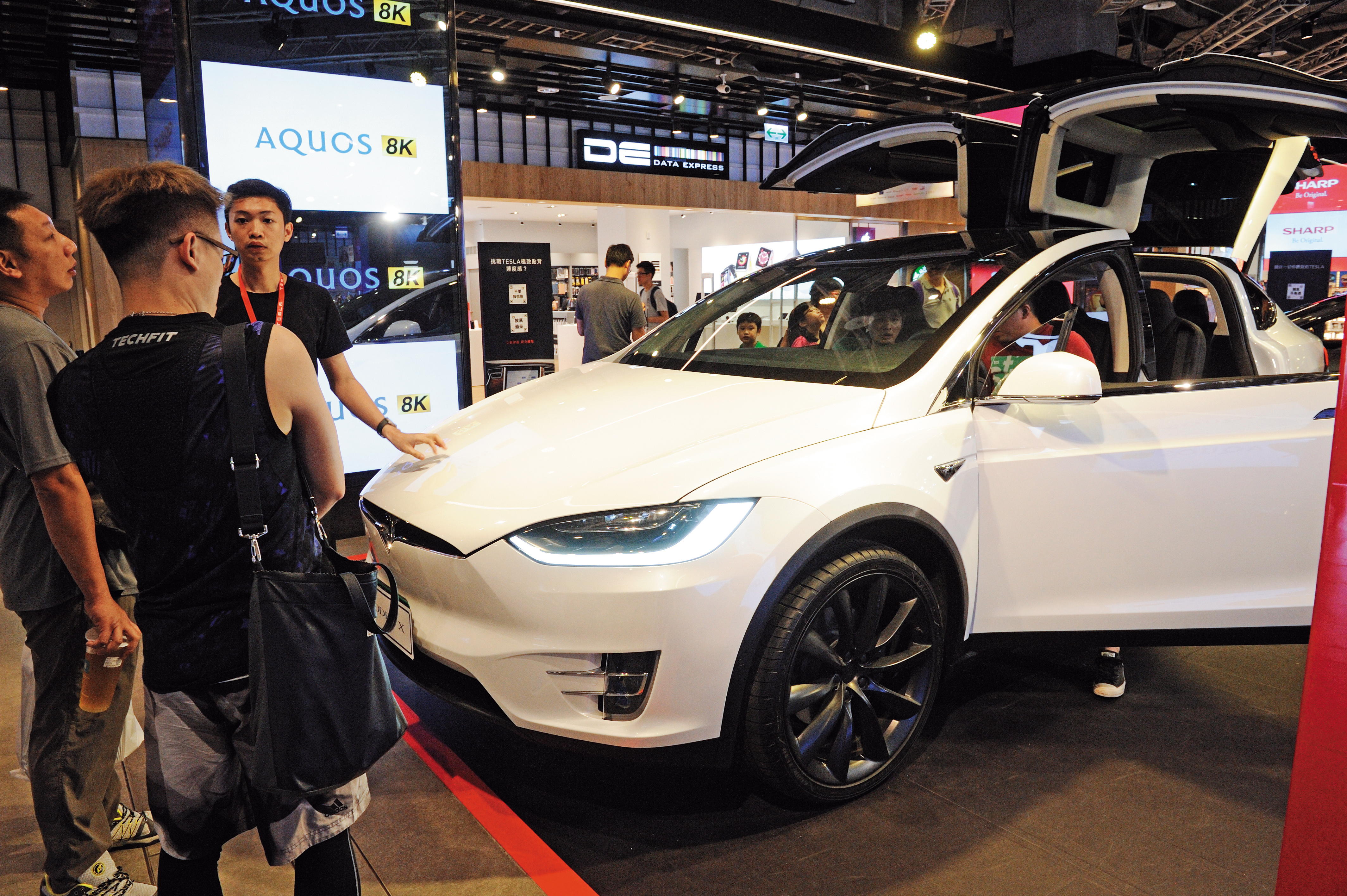台灣正值炎炎夏季，但受到關稅與貨物稅所累，車市銷售冷颼颼。（本刊資料照）
