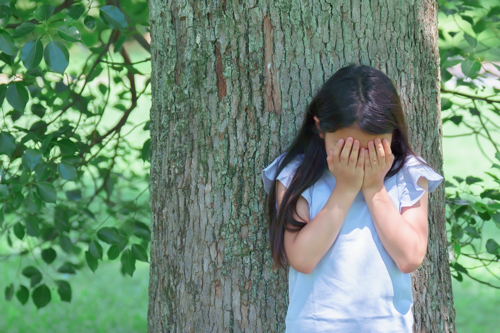 嘉義一名父親多次闖入浴室侵犯洗澡的女兒，面對指控竟辯稱是小孩栽贓報復。（示意圖，photoAC）
