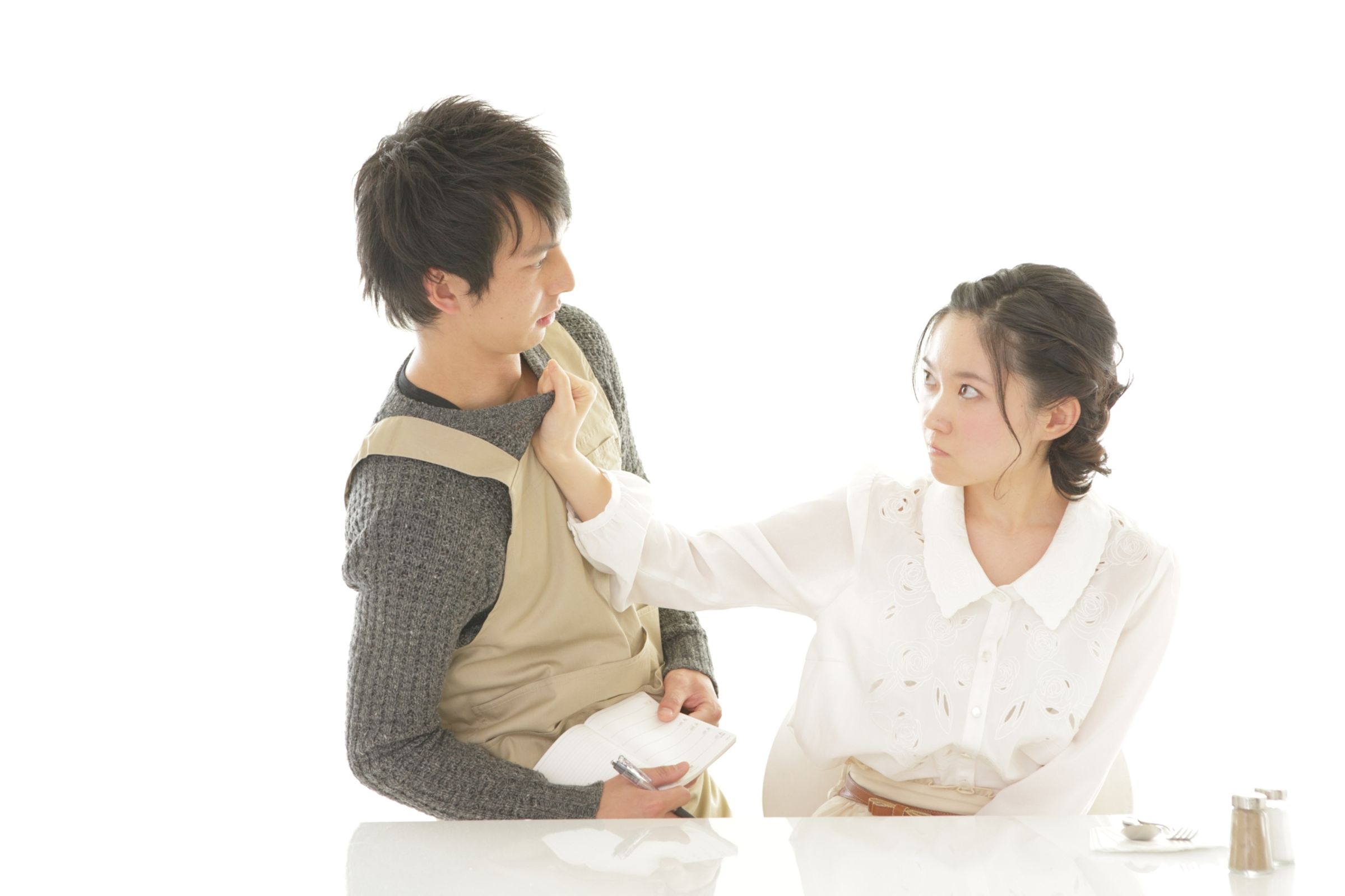 日本服務業員工遇到奧客的言語暴力常只能忍氣吞聲，近期東京都議會通過「防止顧客騷擾條例」，希望能保障員工權益。（示意圖非當事人，photoAC）