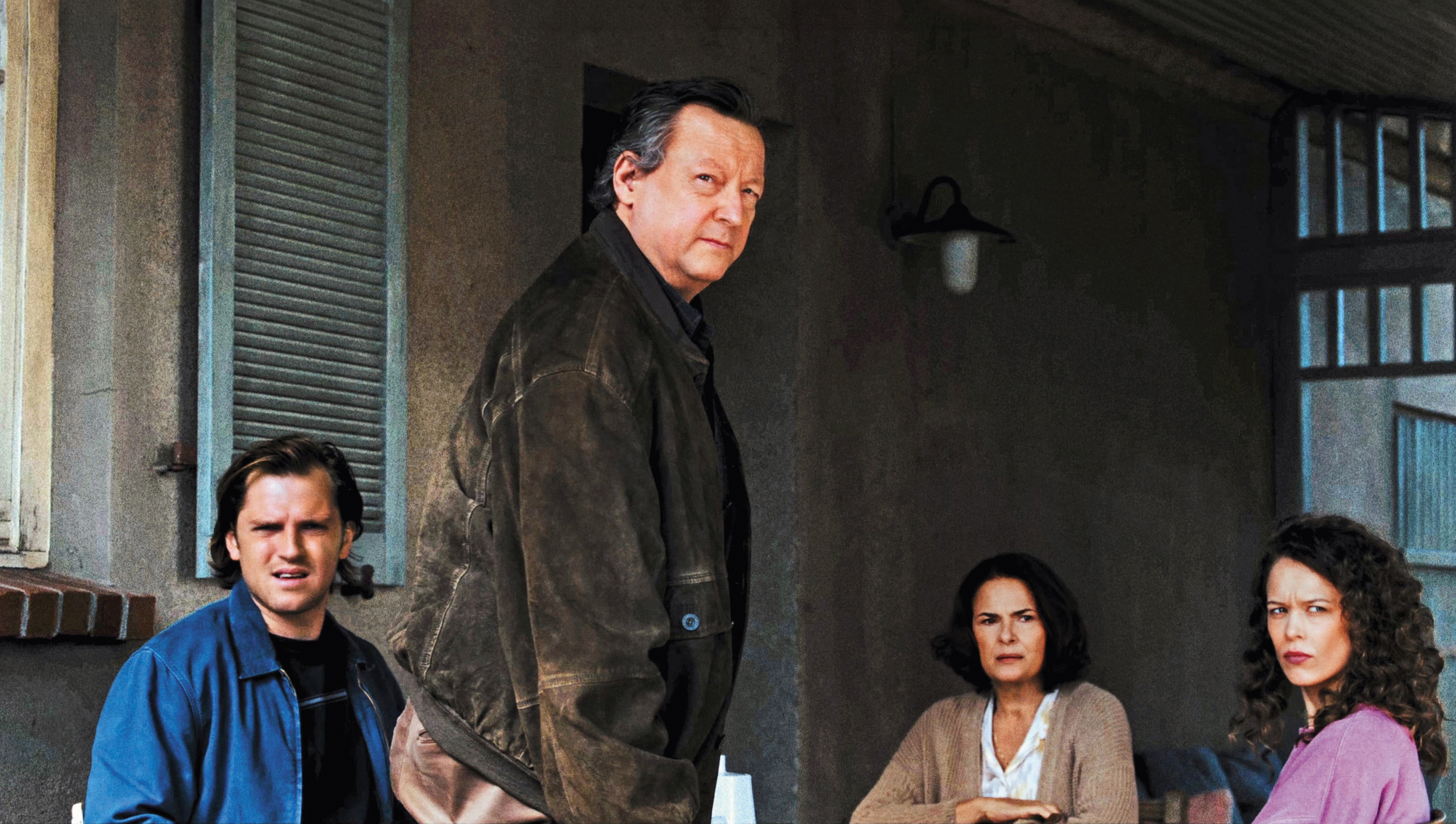 遇車禍女學生被婦人所收留，當她見到婦人的前夫與兒子時，對方的反應卻很不尋常。（光年映畫提供）