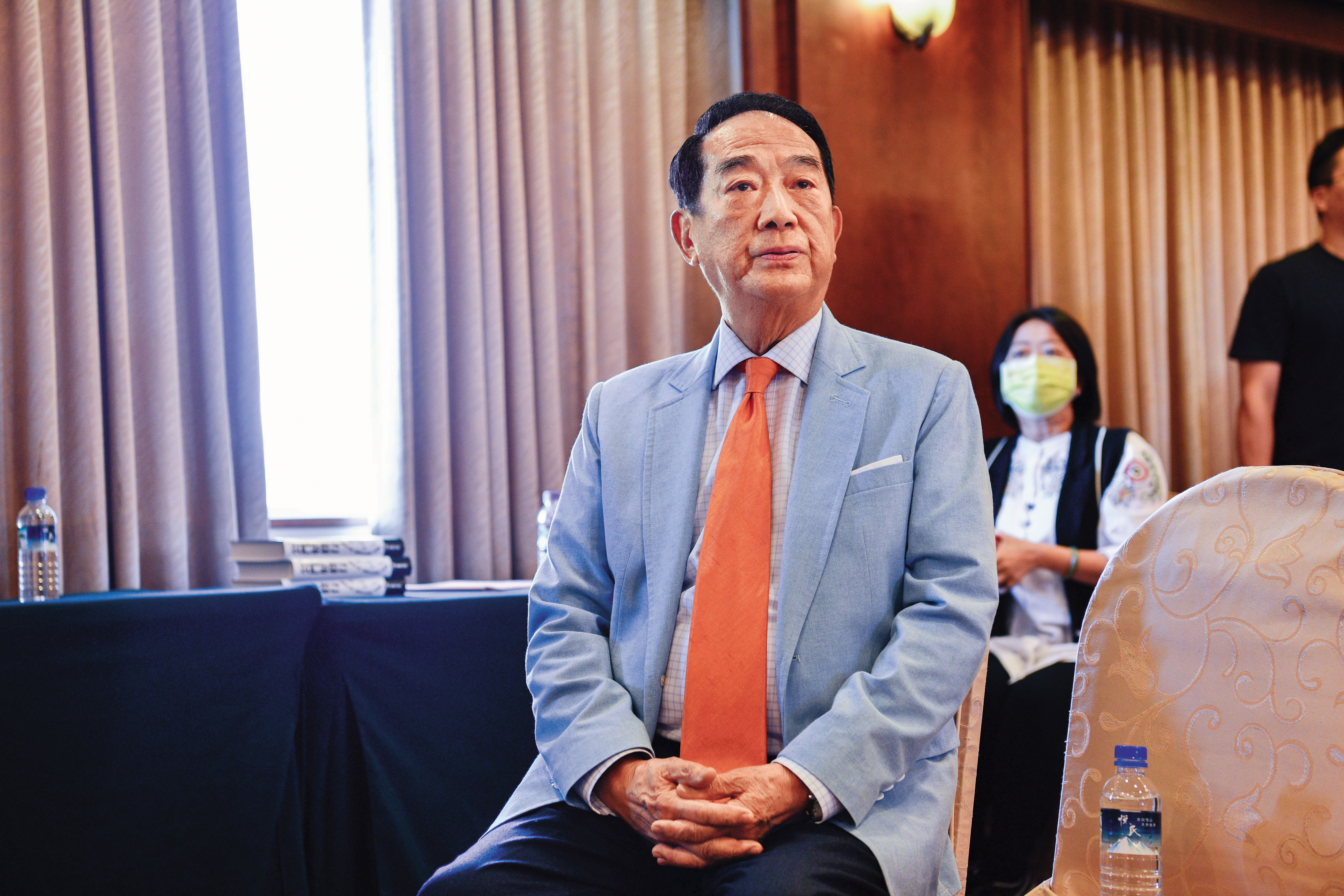 親民黨主席宋楚瑜（圖）曾在赴中訪問前與時任總統陳水扁會談。圖為宋楚瑜著作《公門好修行》發表會。