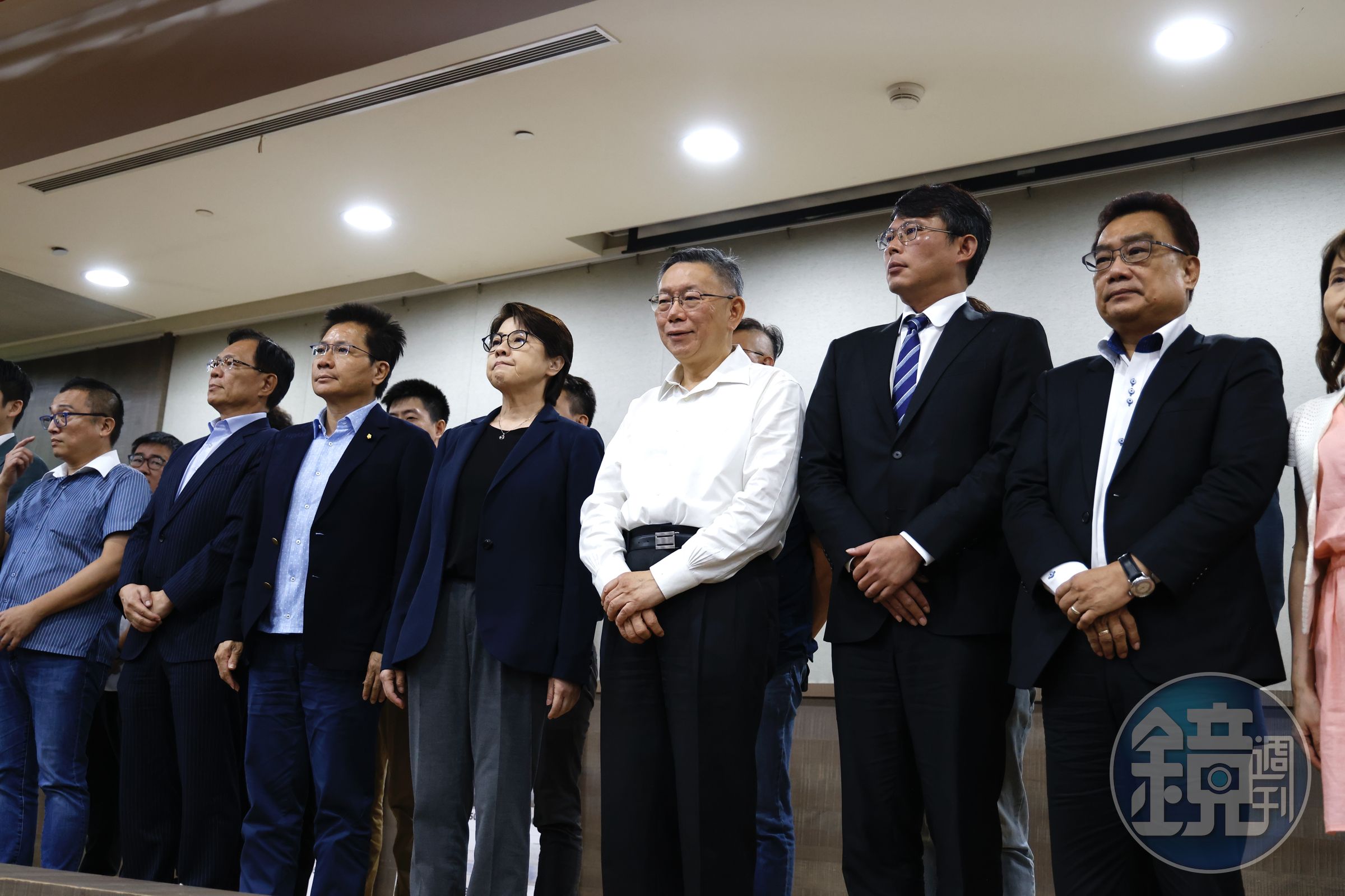 台灣民眾黨今召開記者會,對外說明政治獻金申報不實的狀況,並曬出多張發票佐證。