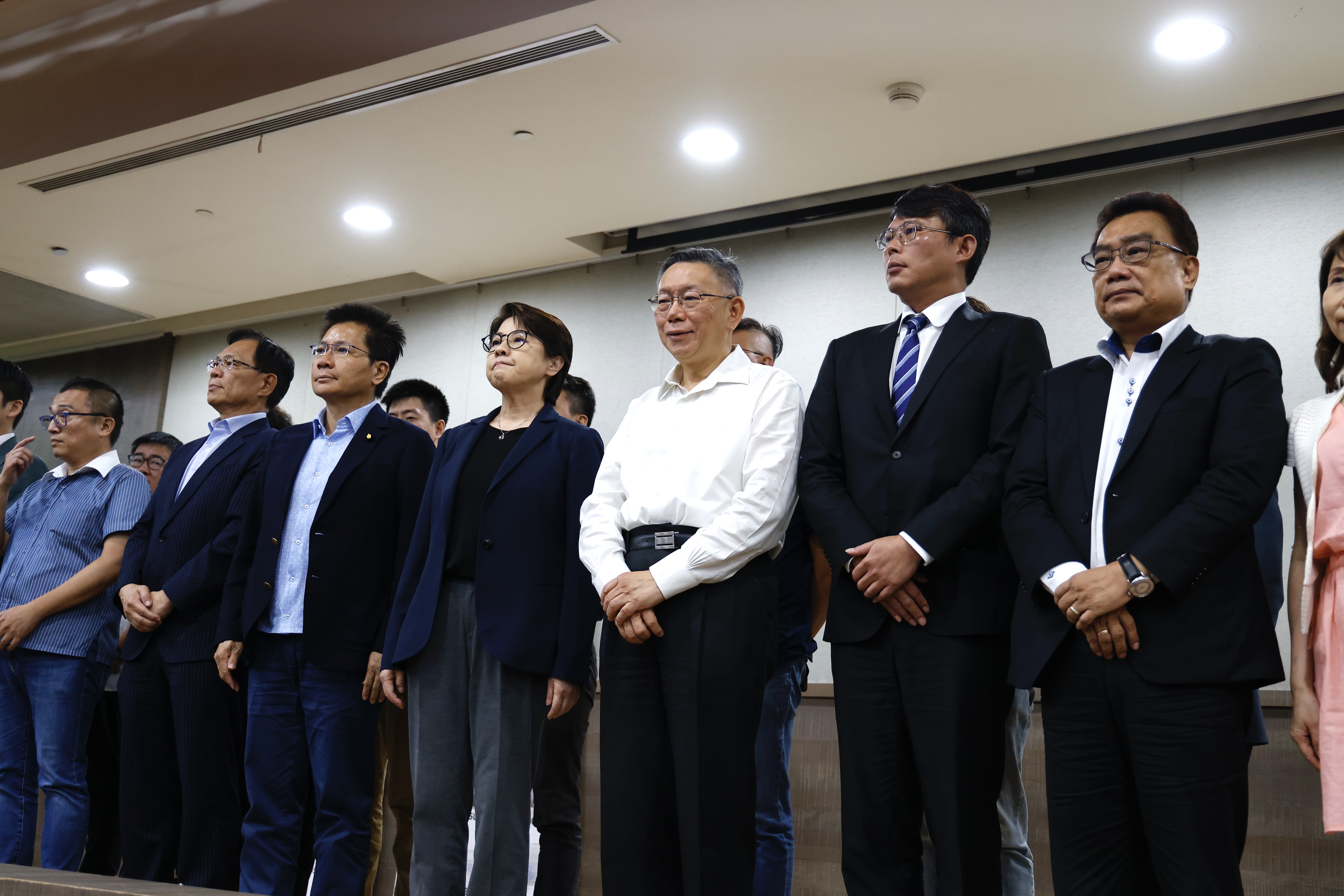 台灣民眾黨今召開記者會，對外說明政治獻金申報不實的狀況，並曬出多張發票佐證。