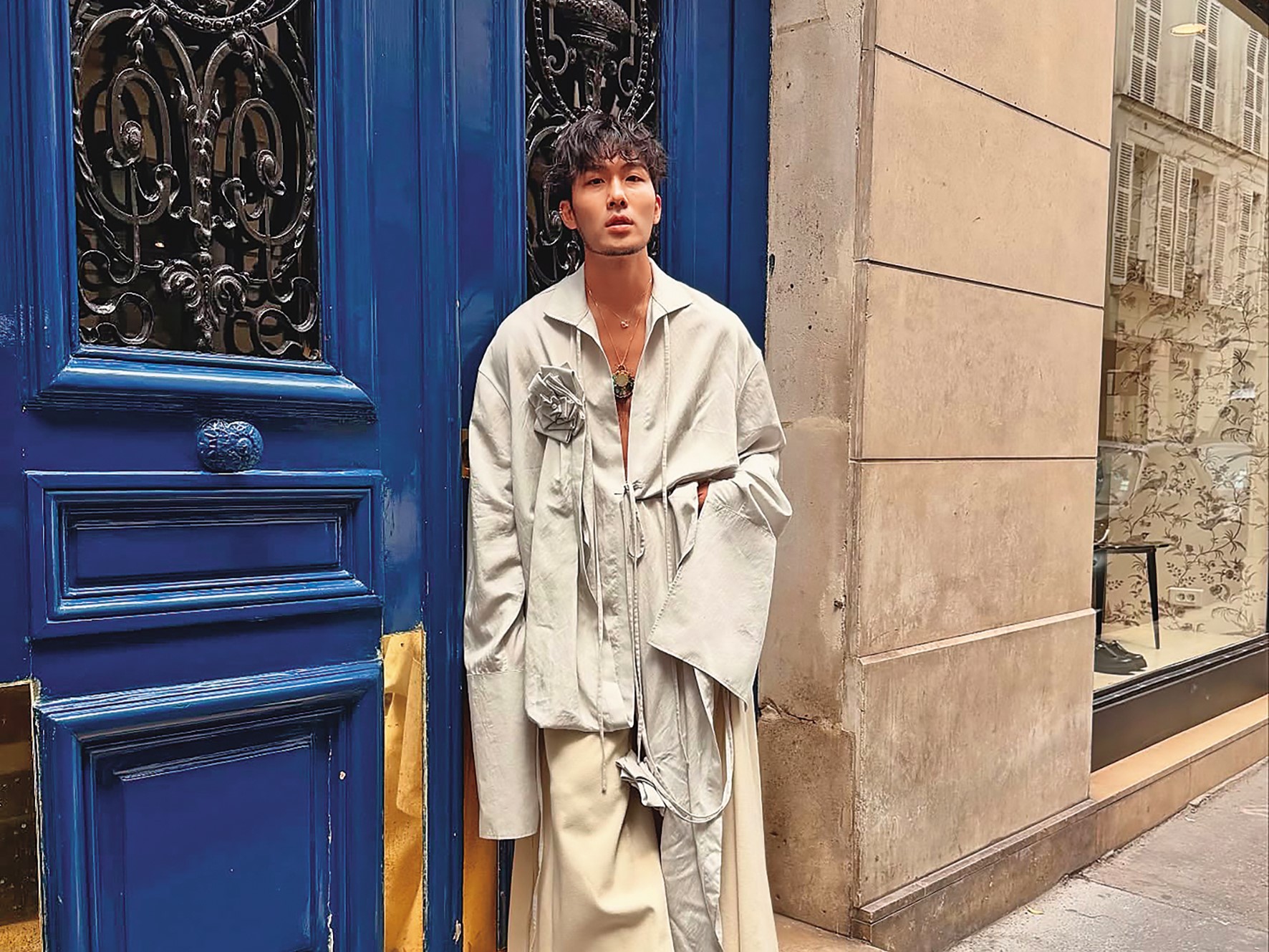 男性時尚雜誌編輯長凱文和蔡瑞雪爆出不倫戀後,中部望族、豪門長孫的隱藏身分隨之曝光。(翻攝自凱文IG)