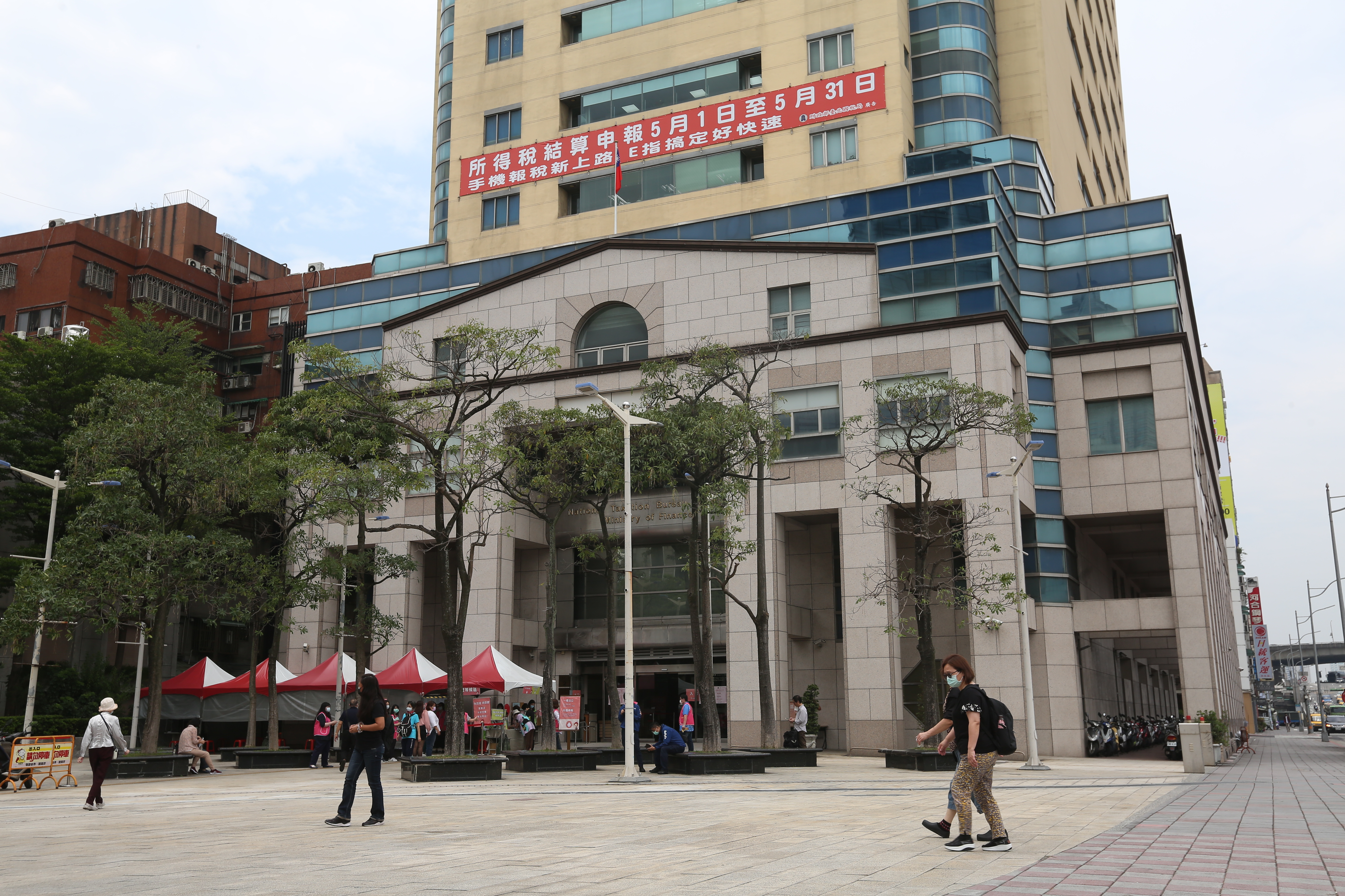 台北國稅局辦的雲端發票抽獎活動遭質疑內定。（本刊資料照）