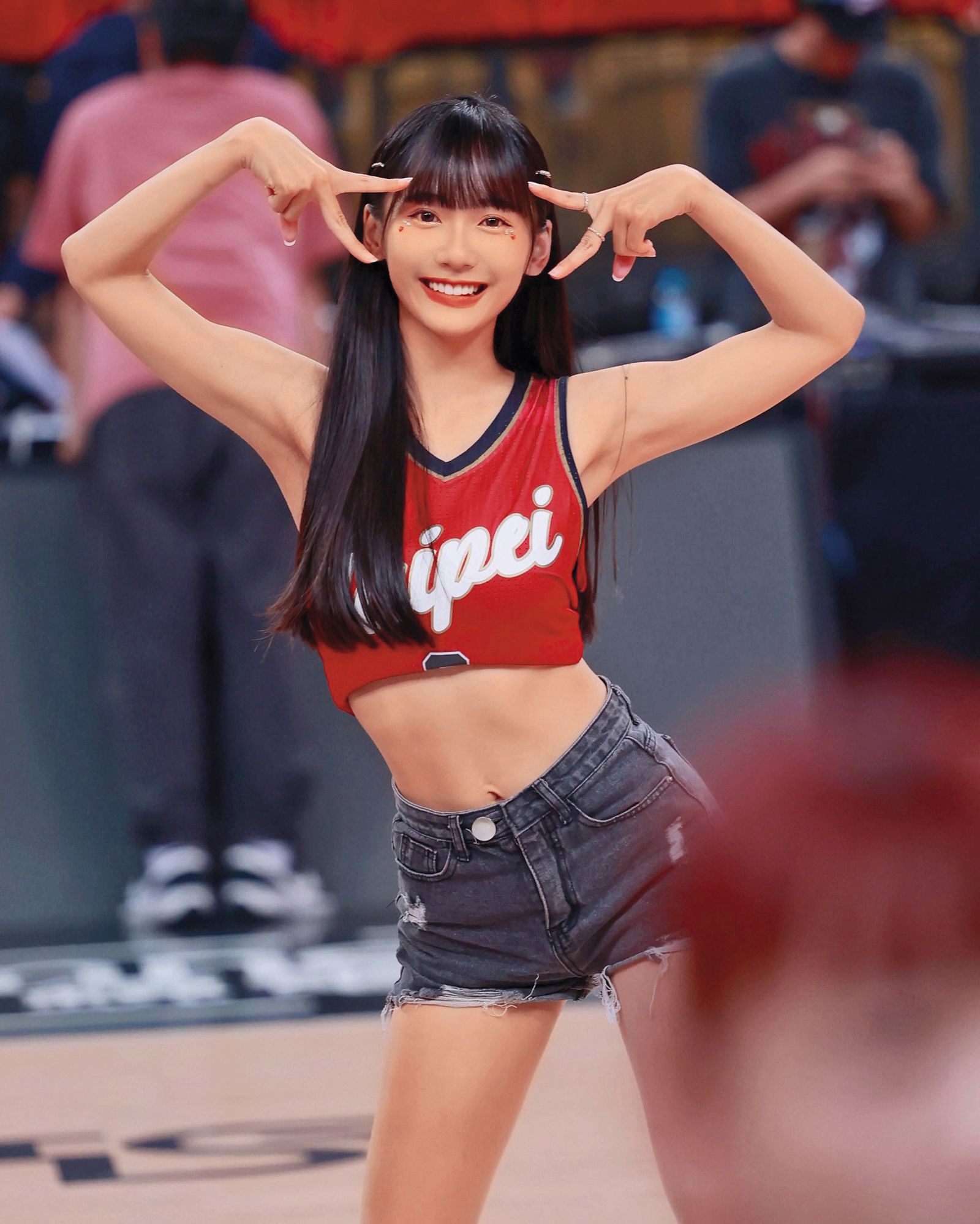 以特技舞蹈和活力四射應援著稱的昆娜，是味全龍球隊的寶藏女孩之一。（翻攝自昆娜IG）