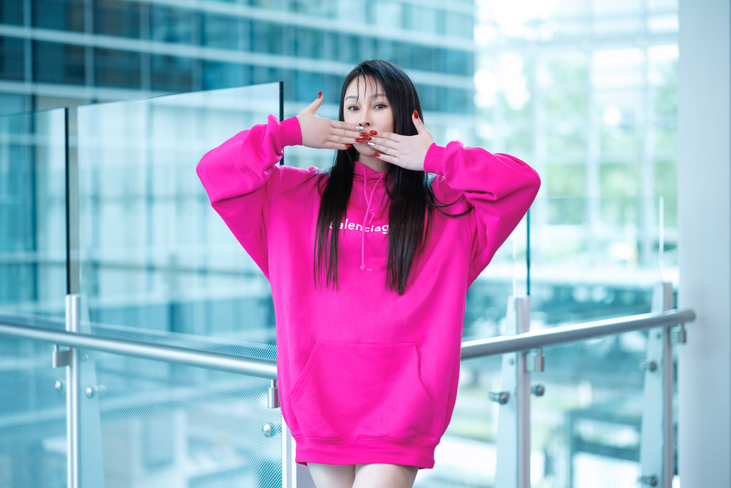 温嵐日前和冰球樂團合作單曲〈一個吻的時間〉，成績不俗。（華納音樂提供）