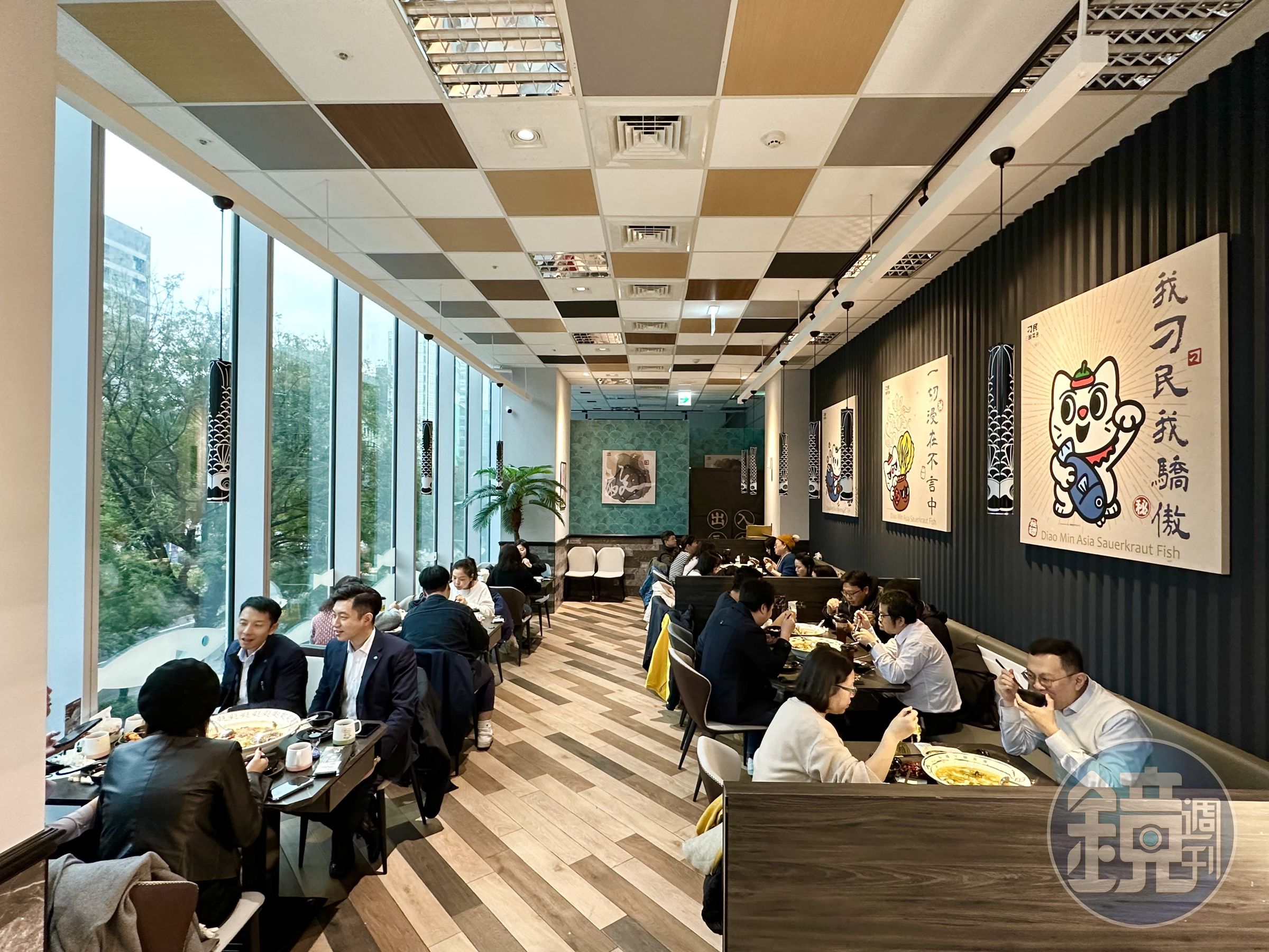 「刁民酸菜魚」西門店空間寬敞,用餐氛圍相當舒適。