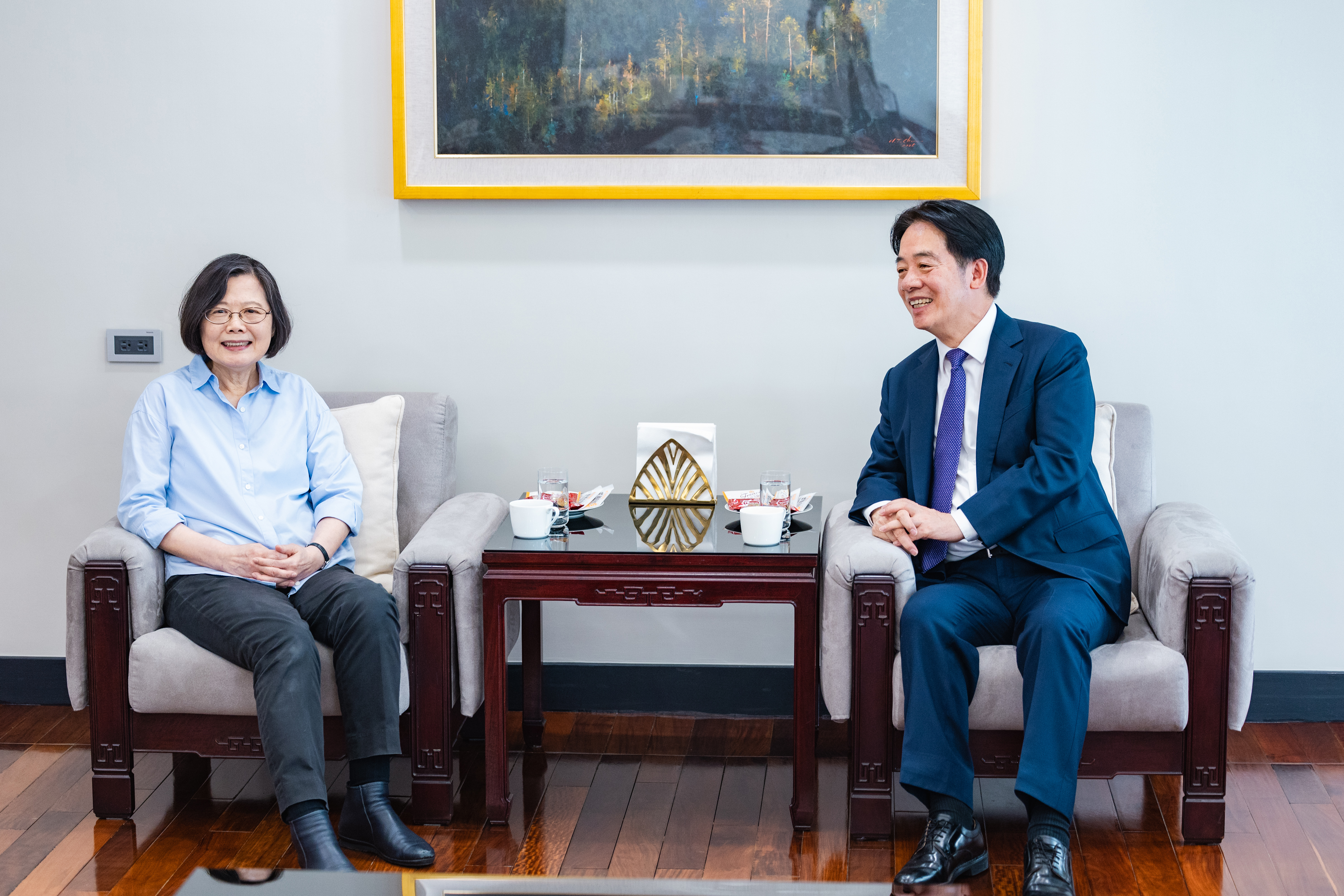 蔡英文此次訪歐行安排,賴清德全力相挺,一方面委請國安會、外交部全力協助,並以外交部專案形式規劃。(總統府提供)