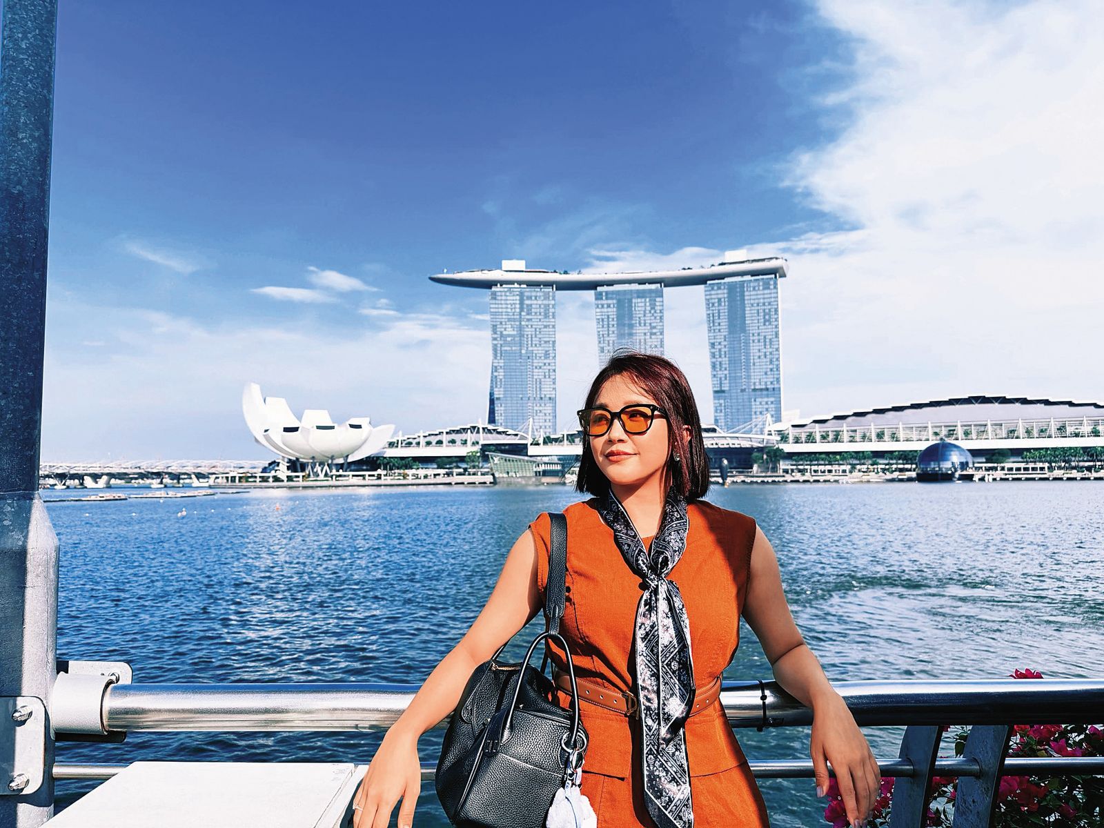 一結束8點檔拍攝，賴慧如馬上剪短髮到新加坡旅行兼洽公。（翻攝自賴慧如臉書）