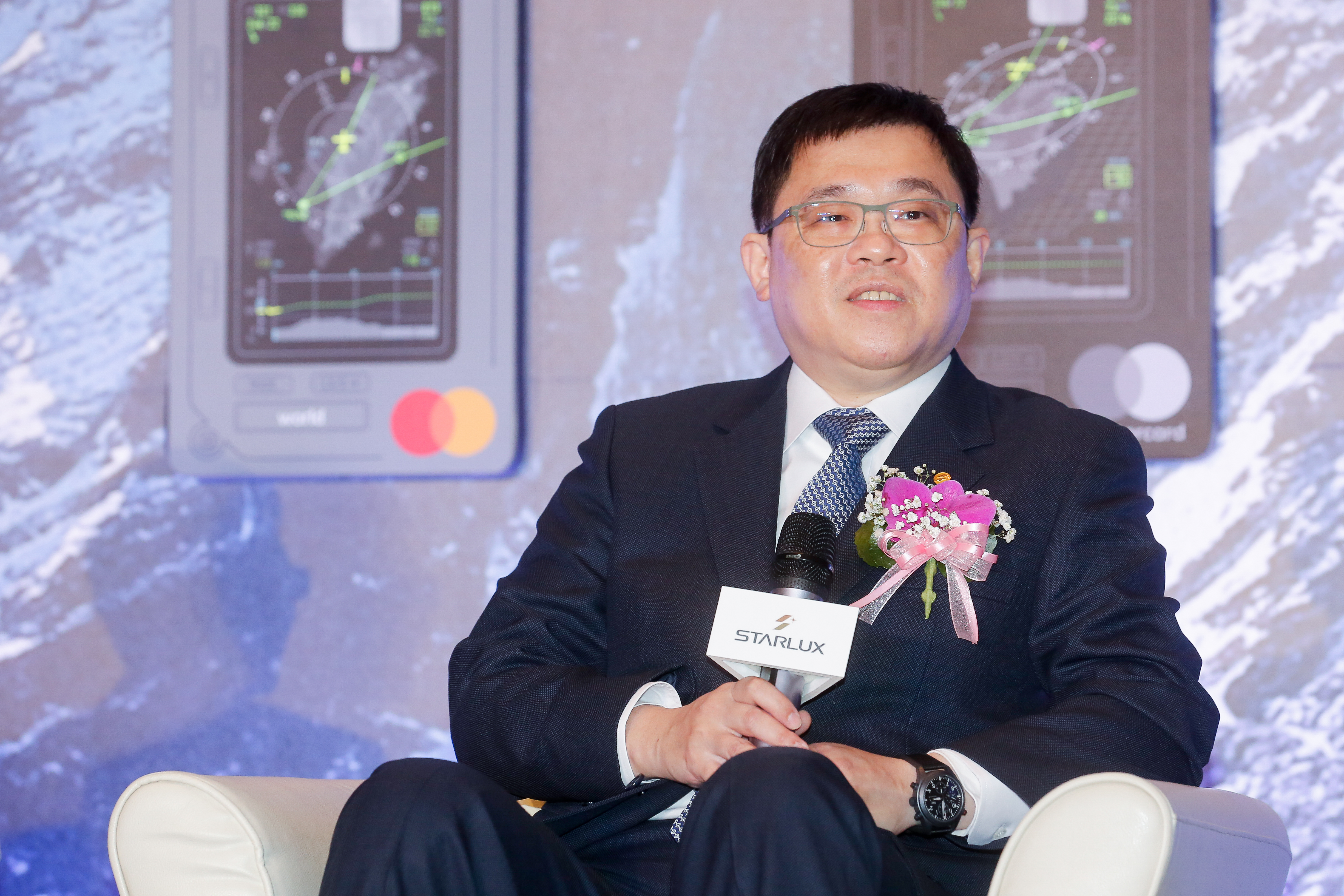 網友在Threads發文竟釣出張國煒親自回覆留言。