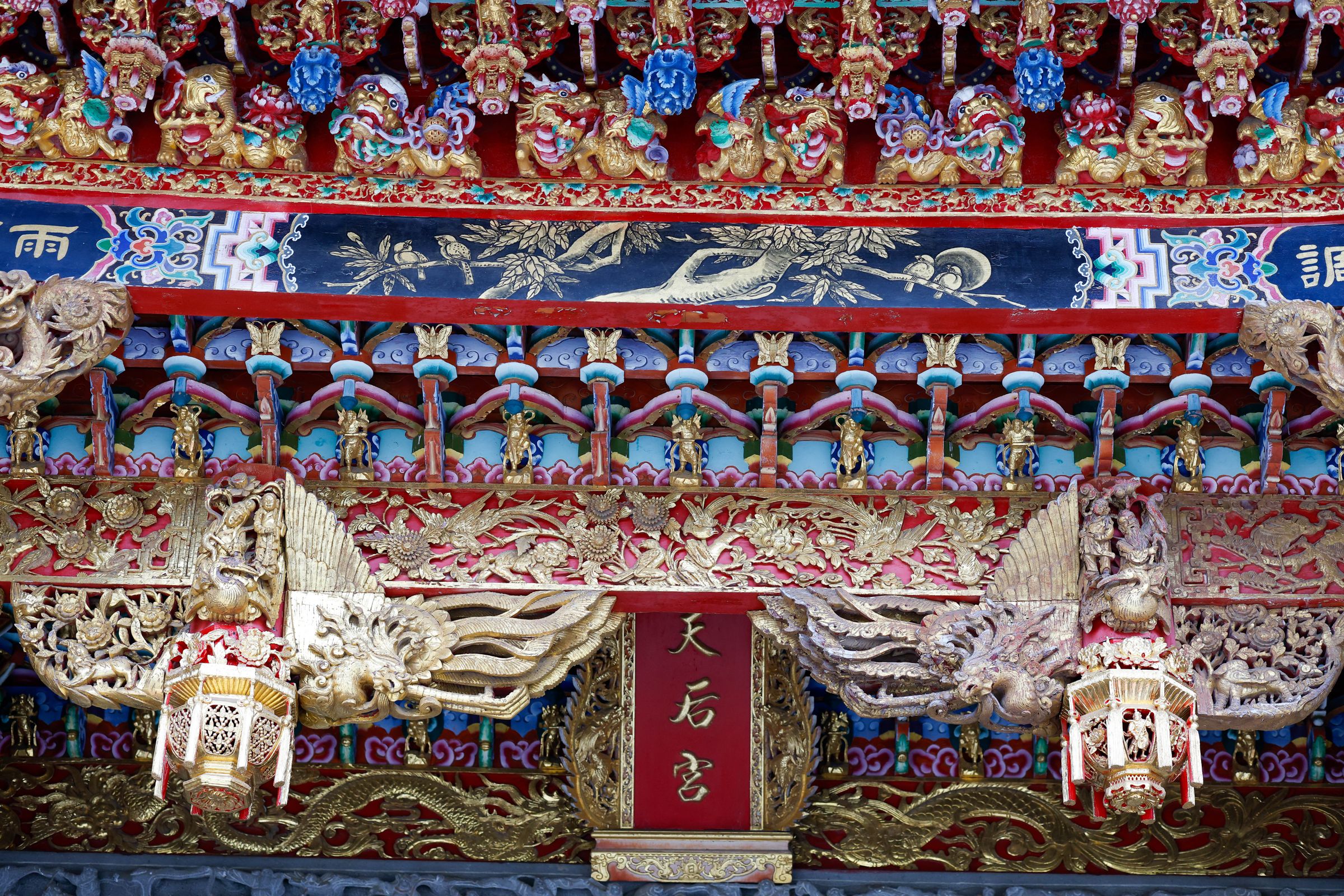 和平島天后宮以中軸線,展開大師工藝拚場。
