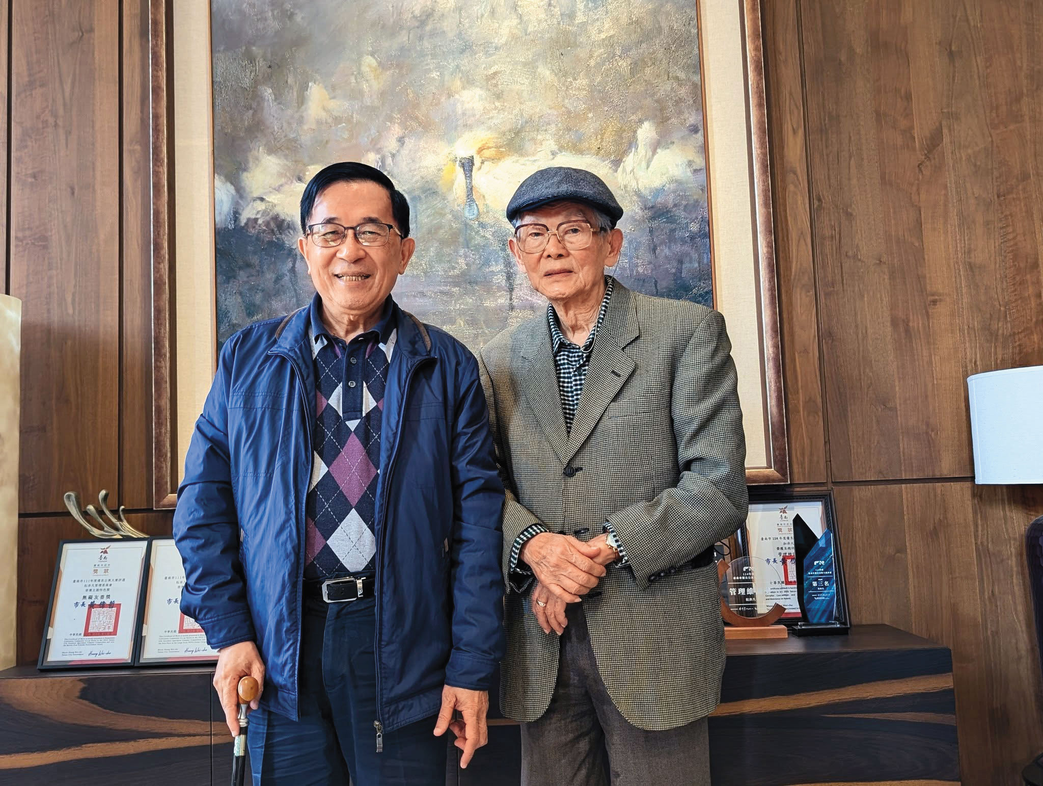 前總統陳水扁（左）與張俊宏（右）一同經歷美麗島事件，有革命情感。（翻攝莊嚴臉書）