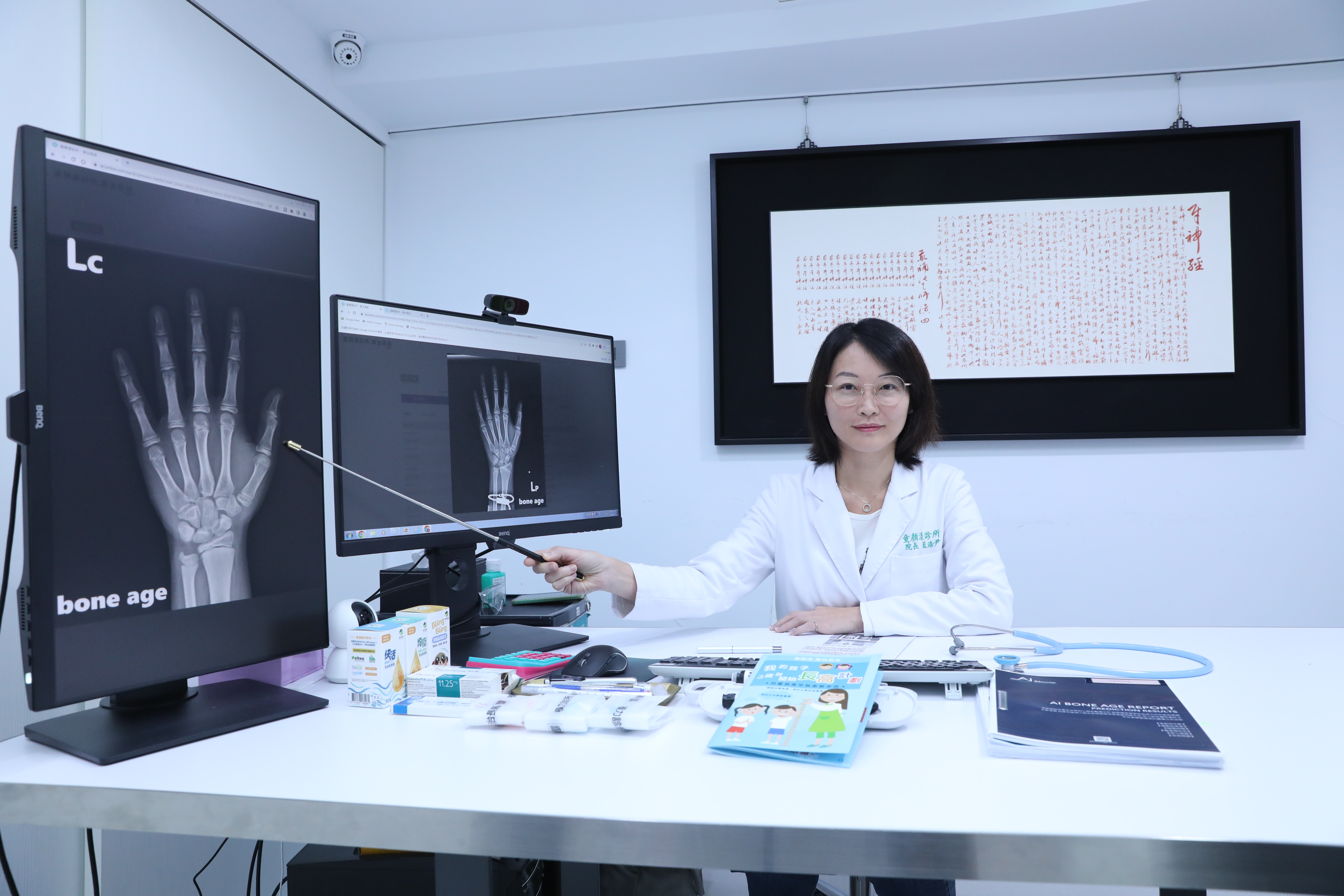 童顏漾成長診所的藍浩尹醫師分享，定期拍攝骨齡X光片，有效幫助掌握醫療介入時間。