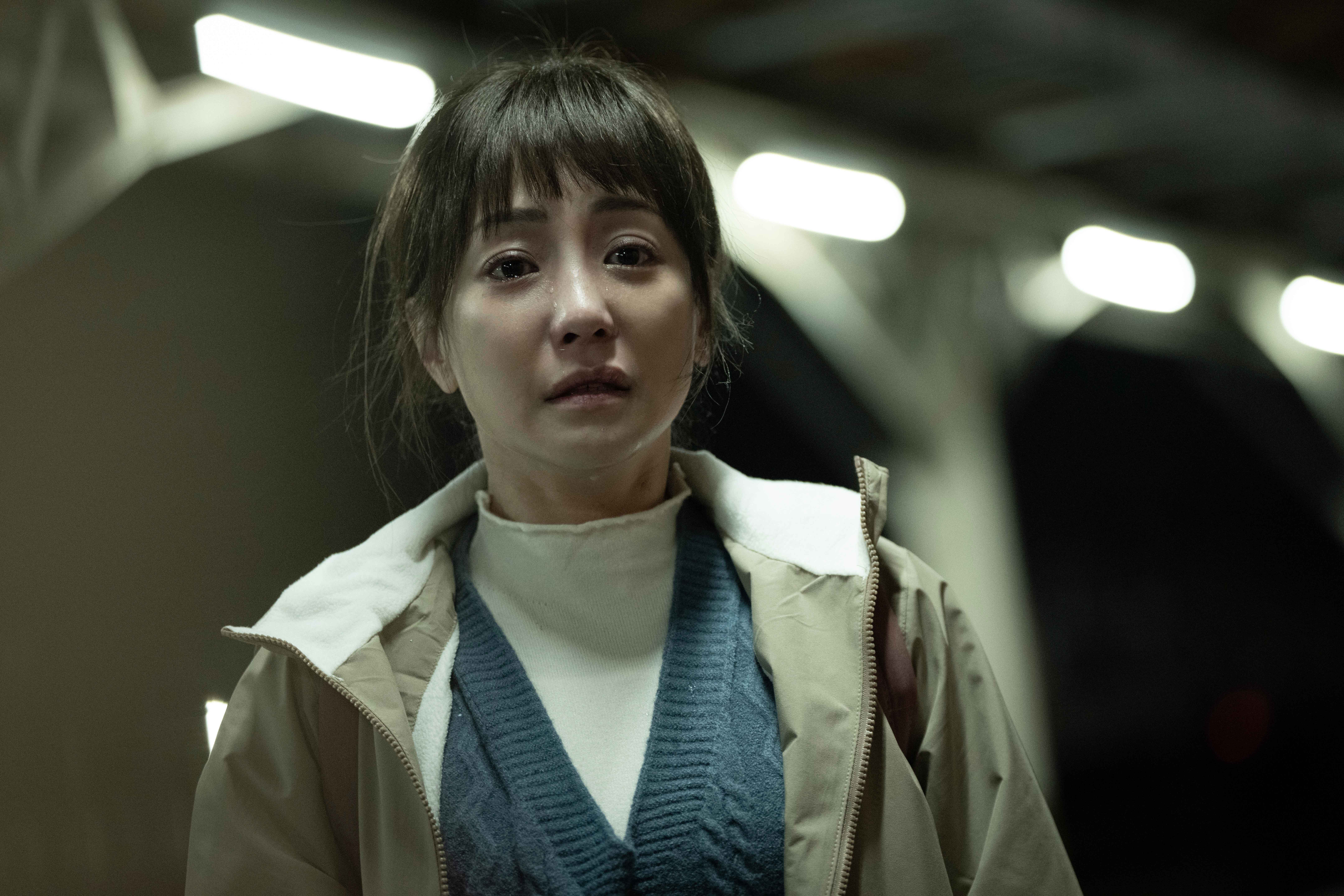 謝欣穎在「與惡2」演出遭受侵犯的受害者。(圖/CatchPlay+提供)