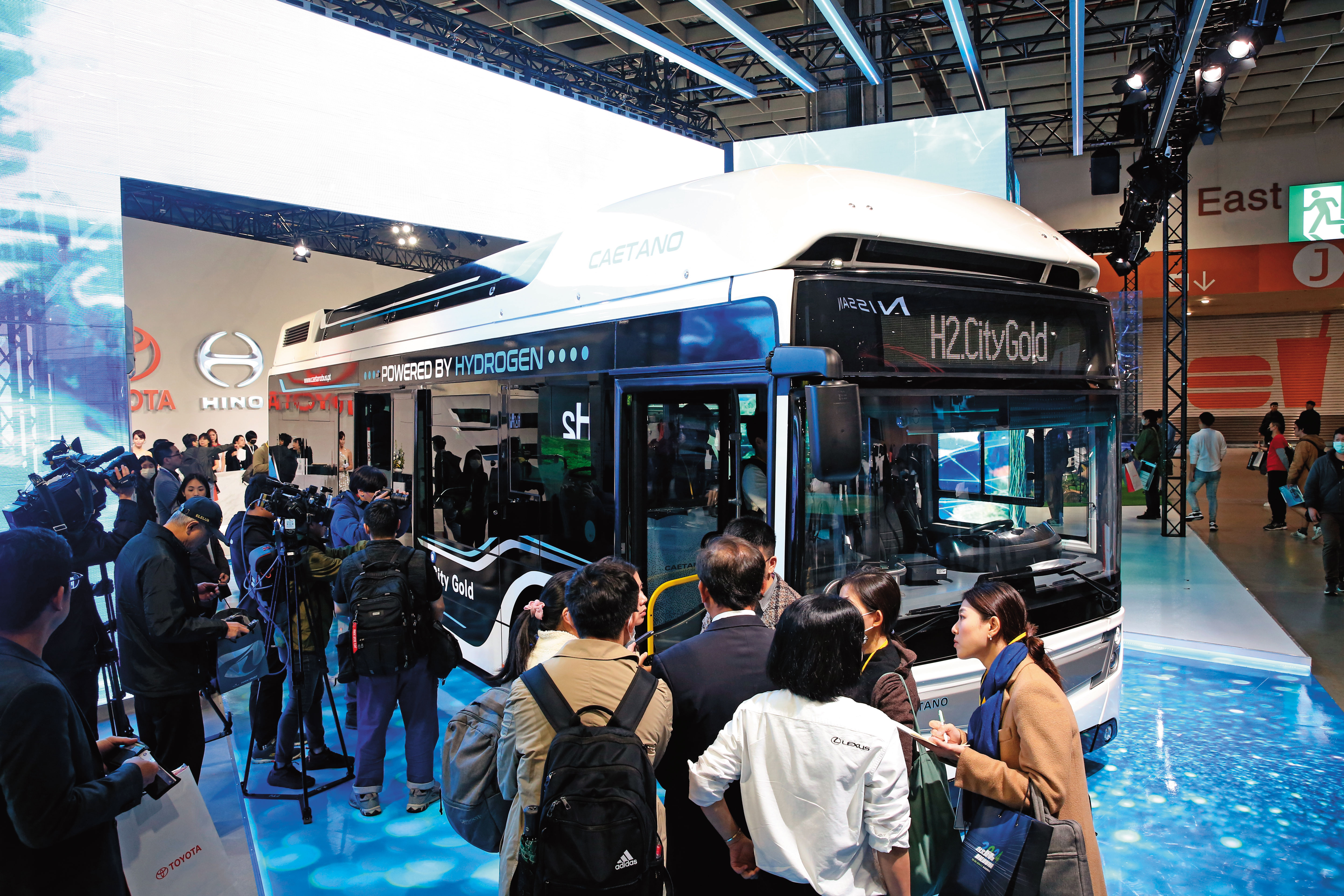和泰車於台北車展秀出第一台氫能巴士，協助台灣邁向零碳排社會。