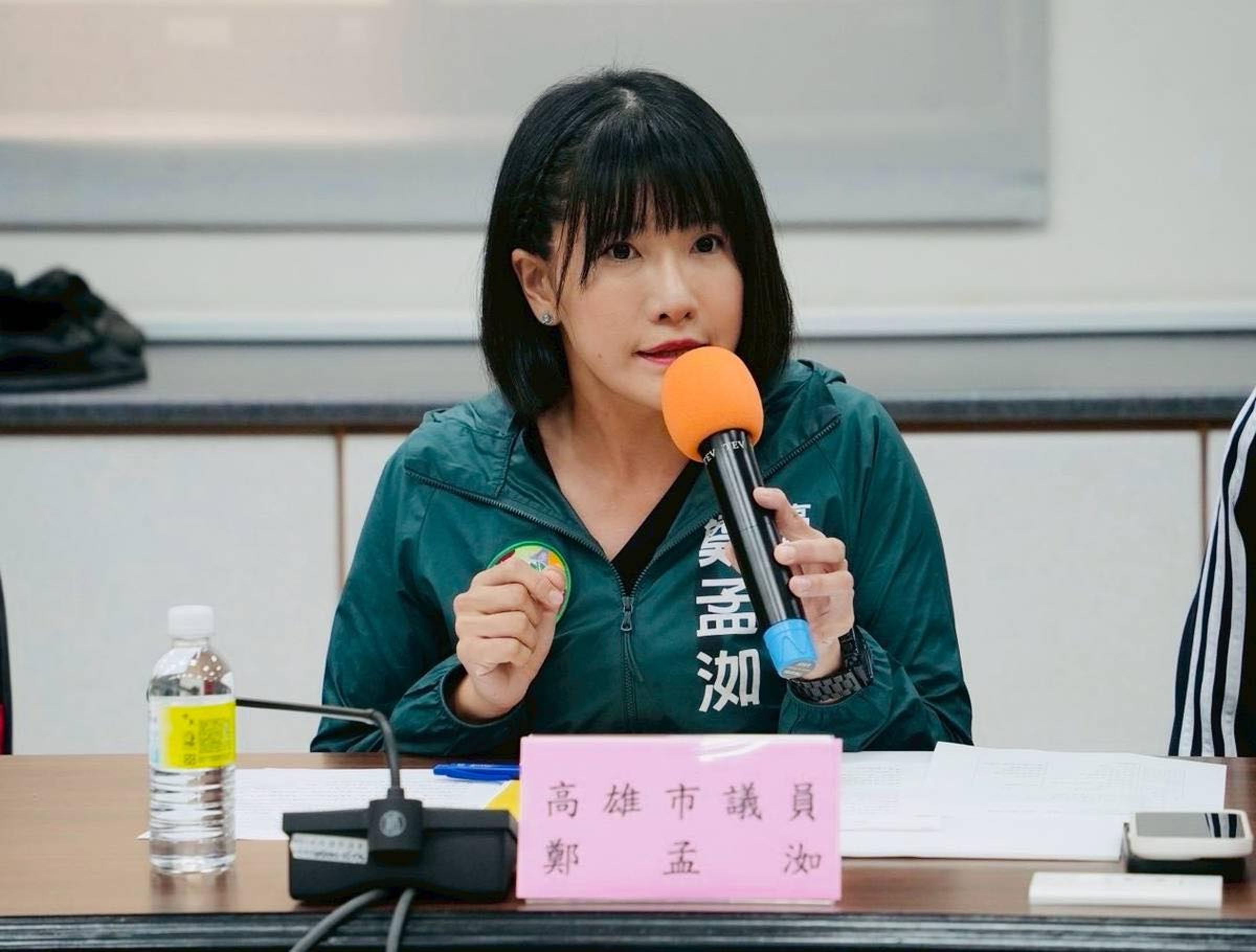 高雄市議員鄭孟洳強調,郵差偷拍案已不只是妨害秘密,而是性別暴力與數位性剝削的系統性犯罪。(翻攝自鄭孟洳臉書)