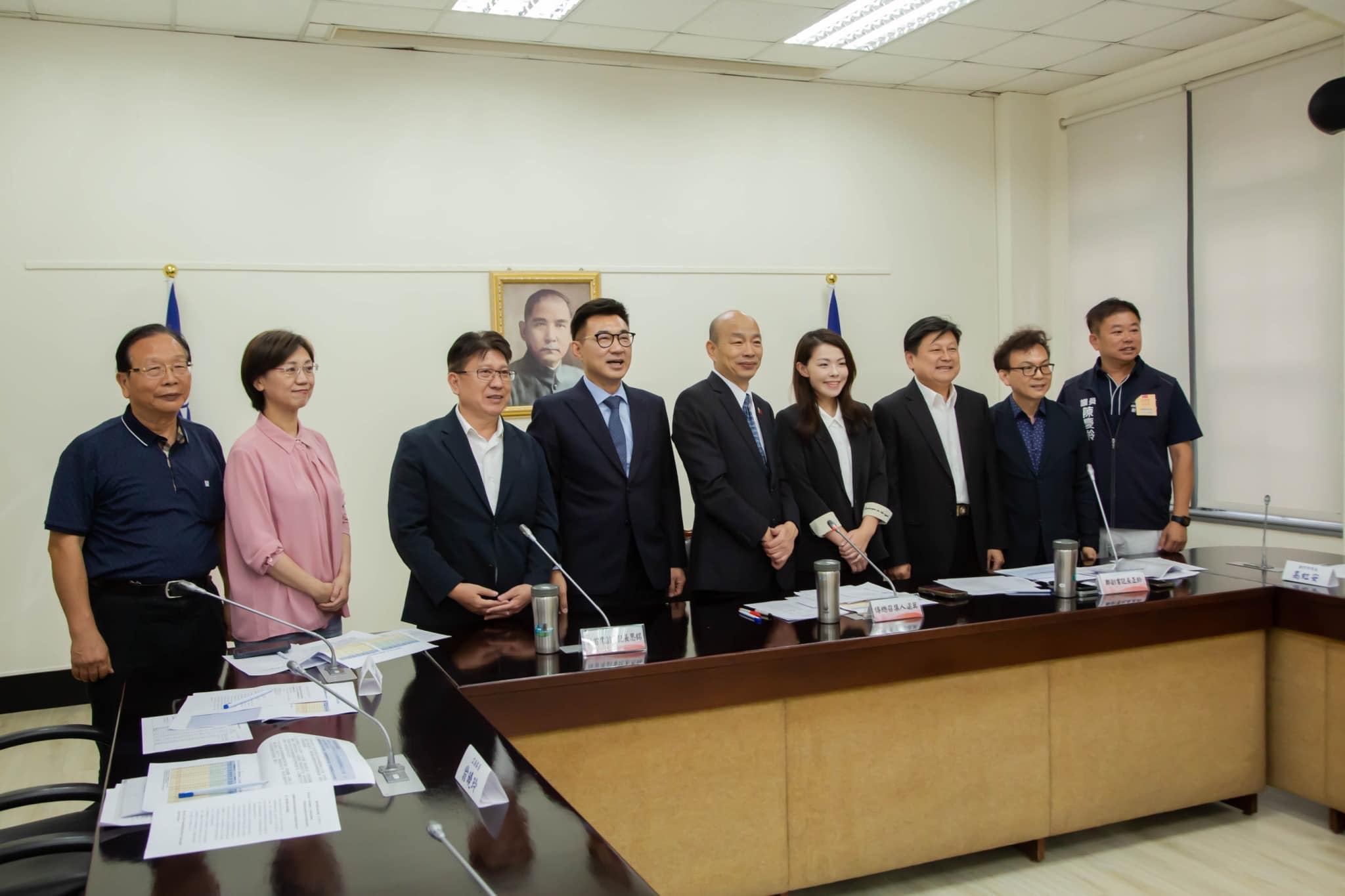 高虹安今拜會國民黨團時，韓國瑜和江啓臣也到場致意。（翻攝自高虹安臉書）