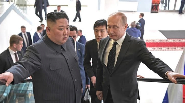 金正恩昨日正式批准與俄國簽署的《共同防禦條約》。（翻攝自X @kimjungil2）