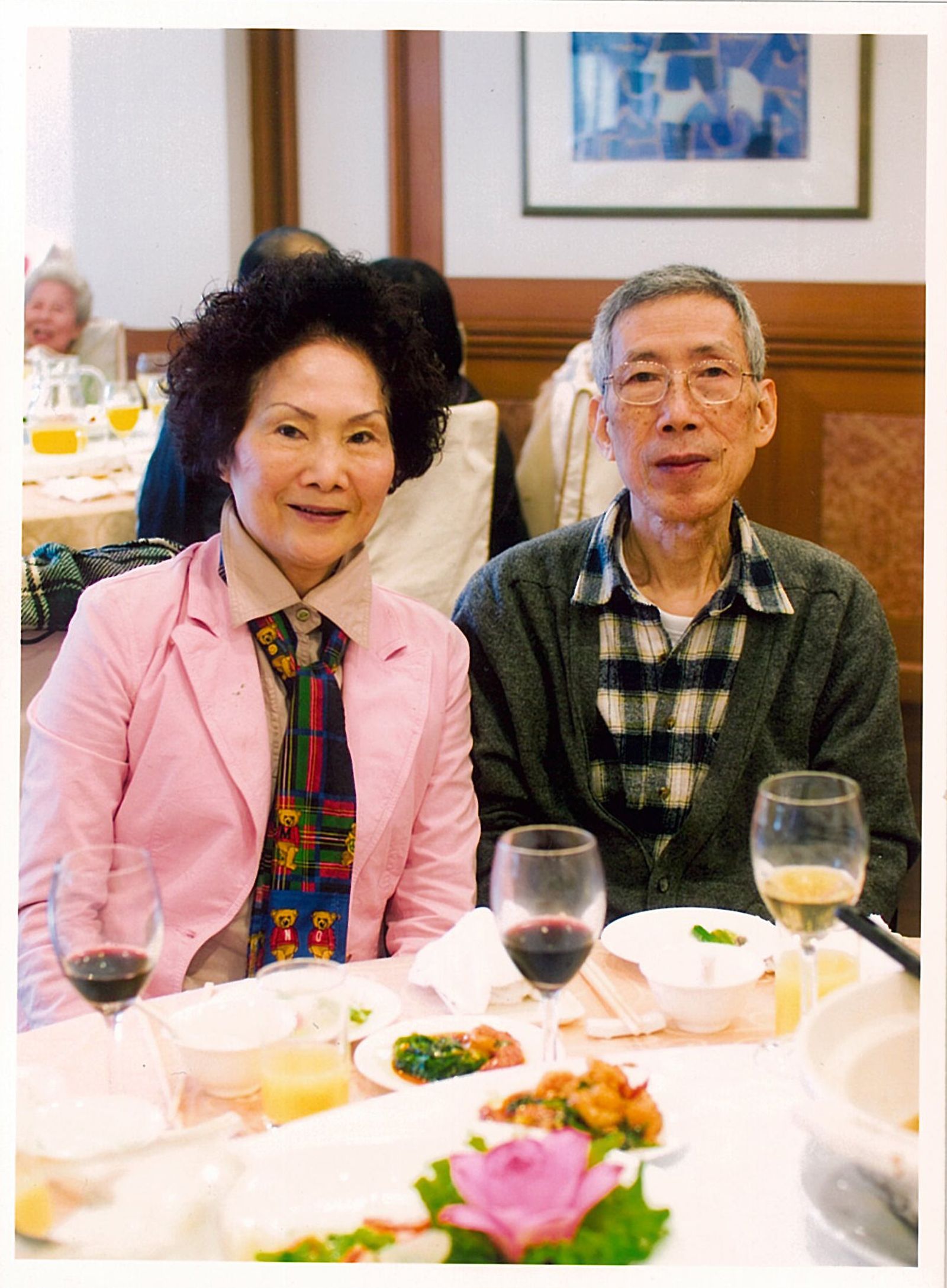 已故上揚唱片創辦人林敏三（右）出身大同林家，夫人張碧（左）也是望族，1960年代，二人先開設「光陽電器行」，販售冰箱、電視、洗衣機、音響等家電用品，客層都是口袋夠深的上流人士。（上揚唱片提供）