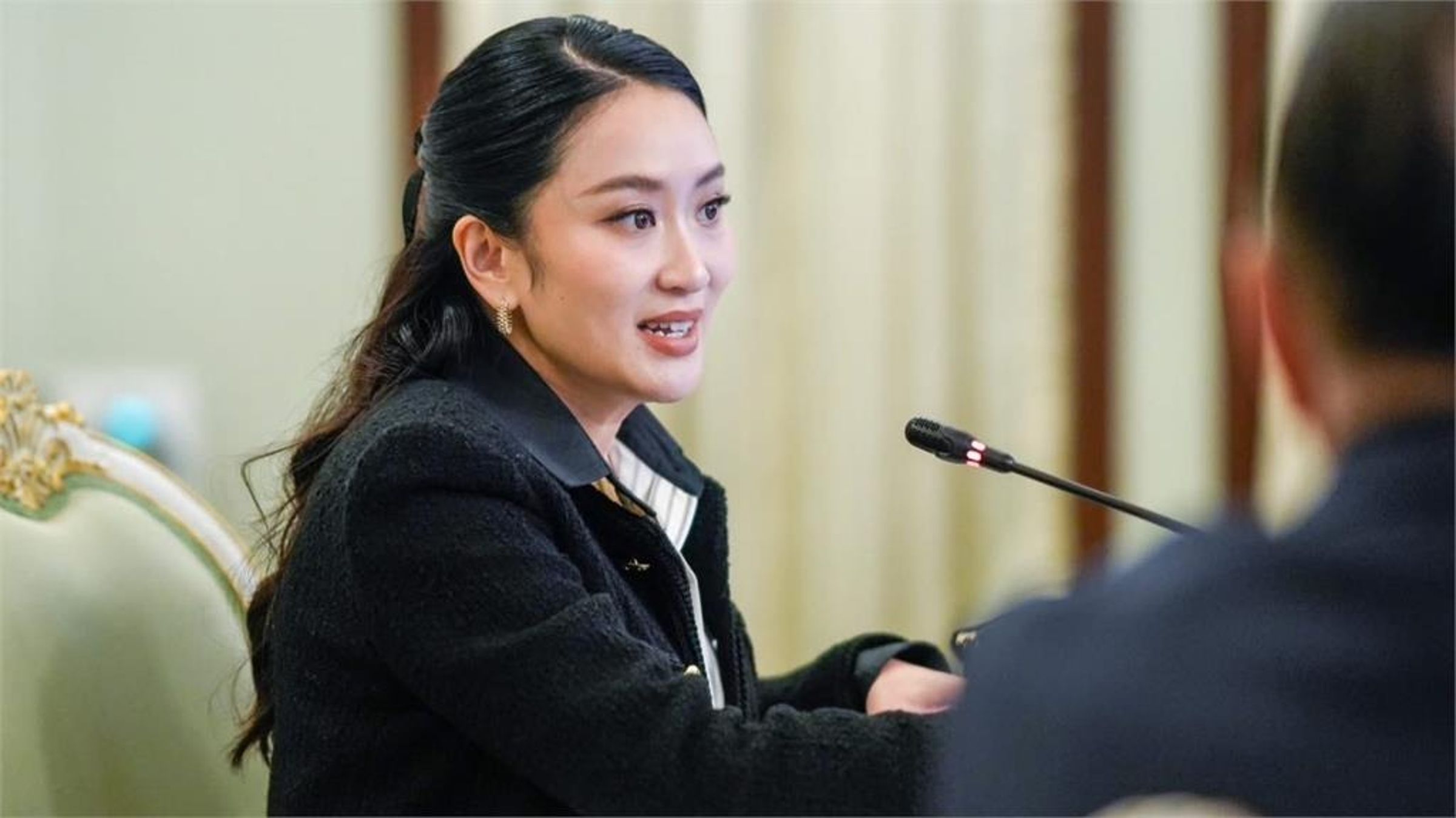 泰國前總理貝東塔裁定暫停職務,光速以文化部長的身份重返內閣。(翻攝自X@ingshin)
