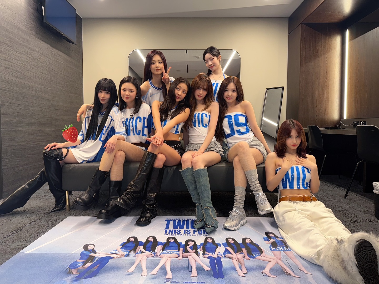 彩瑛自10月起即缺席巡演，TWICE 8名成員完成馬來西亞、雪梨、墨爾本站演出，本周末將在高雄世運主場館演出兩天。（翻攝TWICE IG）