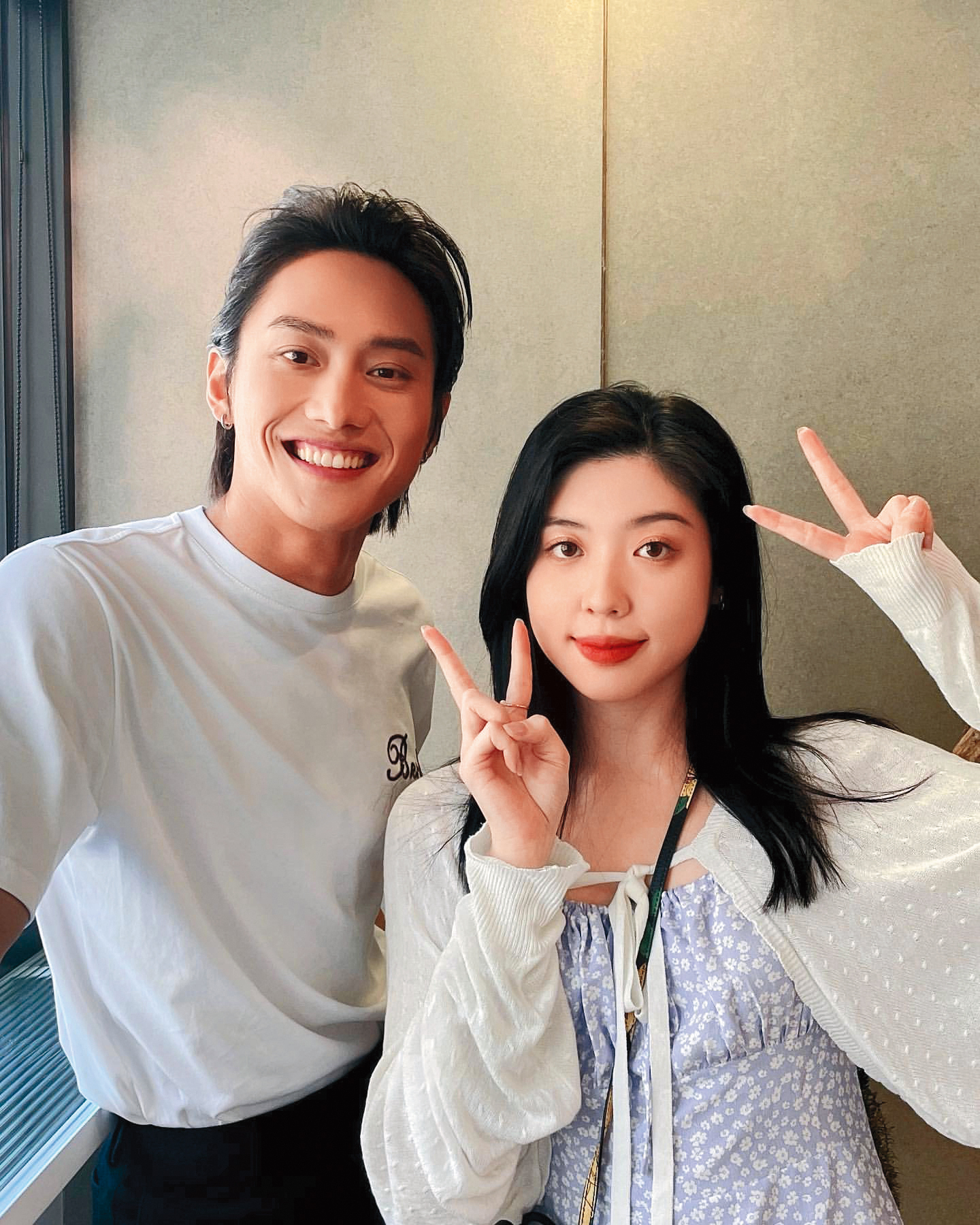 朱軒洋正牌女友Cindy(右)和演藝圈也有所往來。左為曾與朱軒洋合演《下半場》的范少勳。