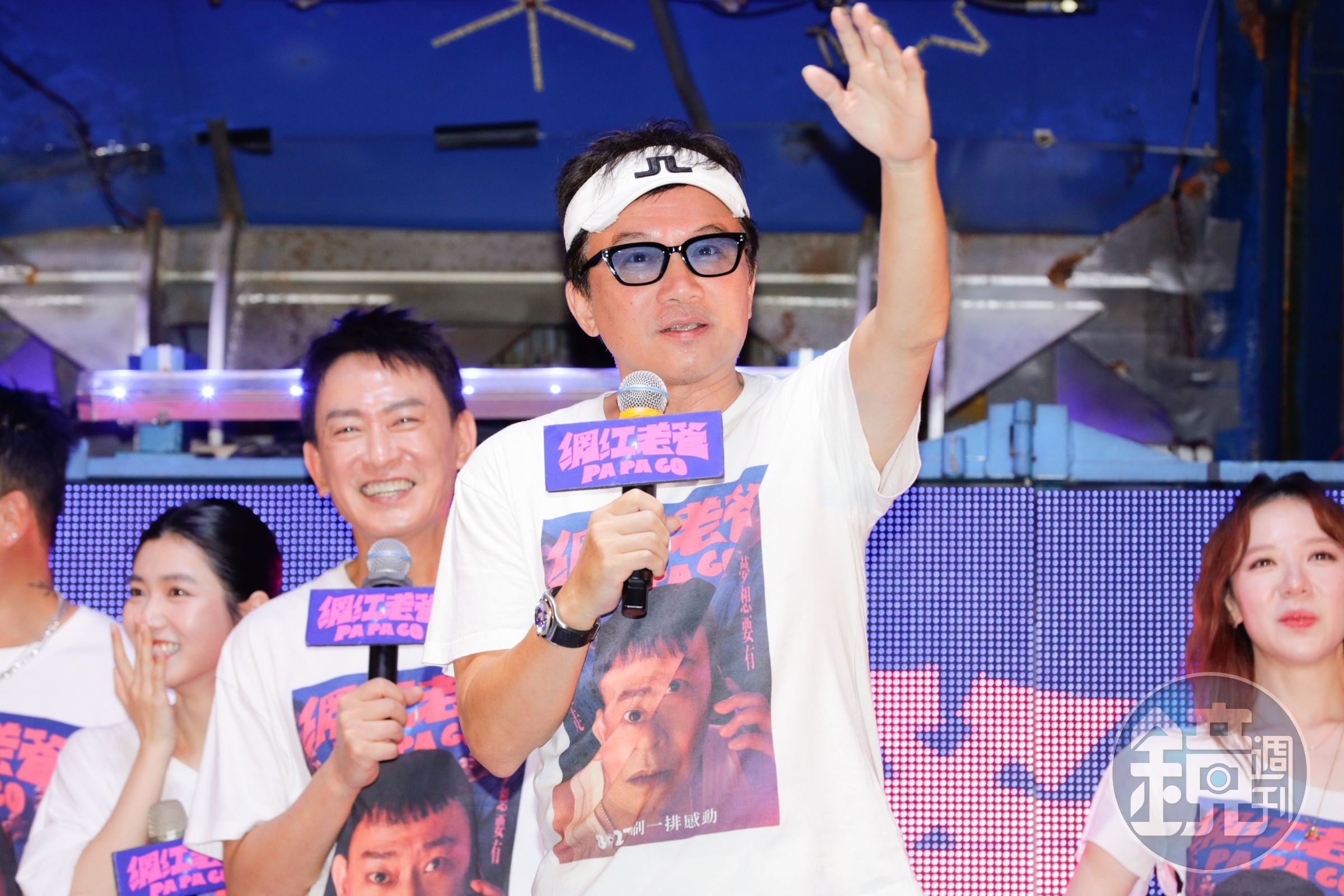 孫鵬幫兒子孫安佐當攝影師拍YT影片,是不折不扣的「網紅老爸」。