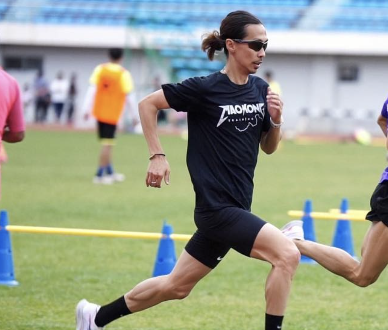 台灣馬拉松名將張嘉哲坦承，自己曾在2016年誤用侵入式靜脈雷射治療。（翻攝自張嘉哲臉書）