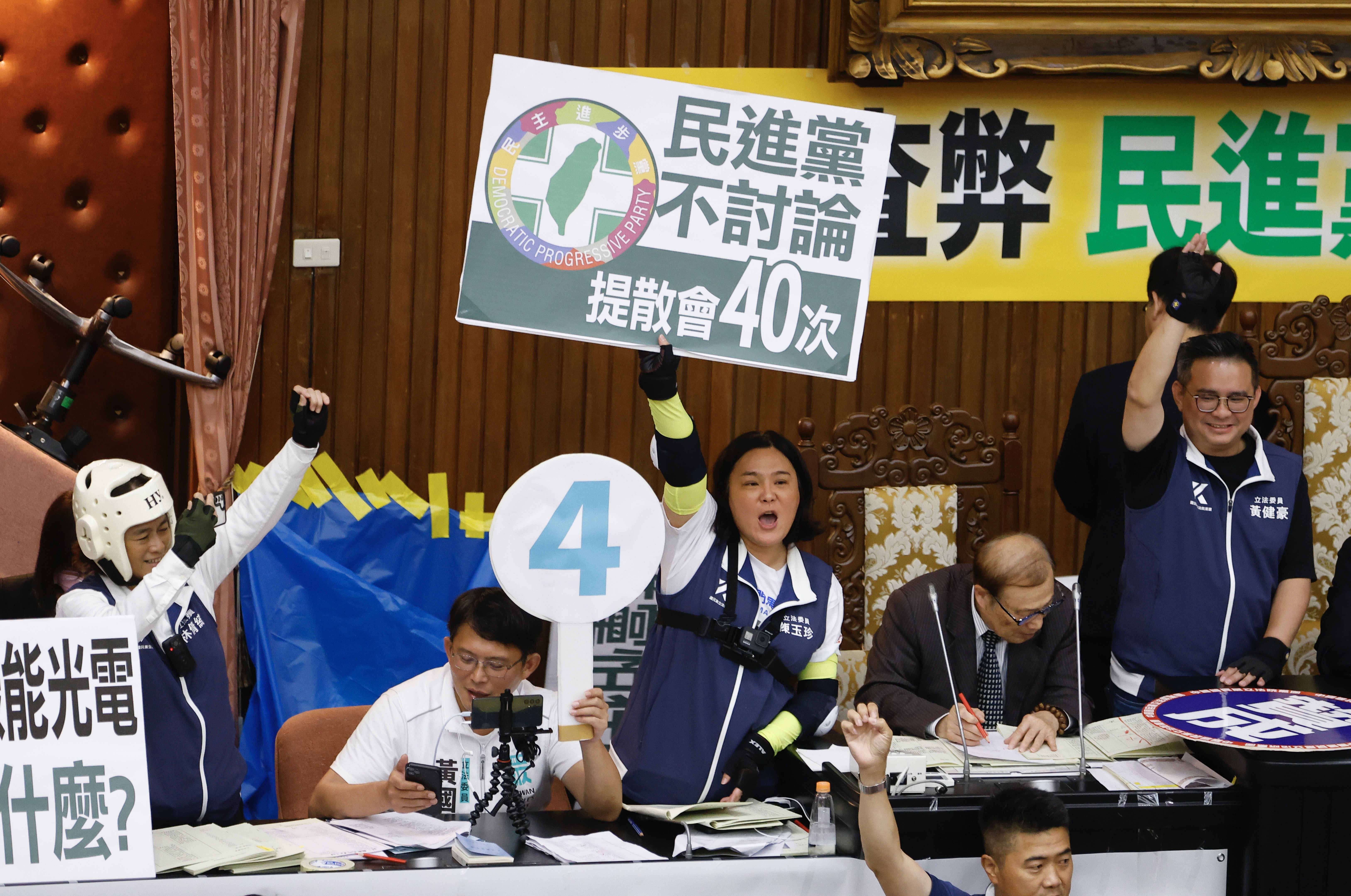 國民黨控綠委惡意杯葛,延宕議事。