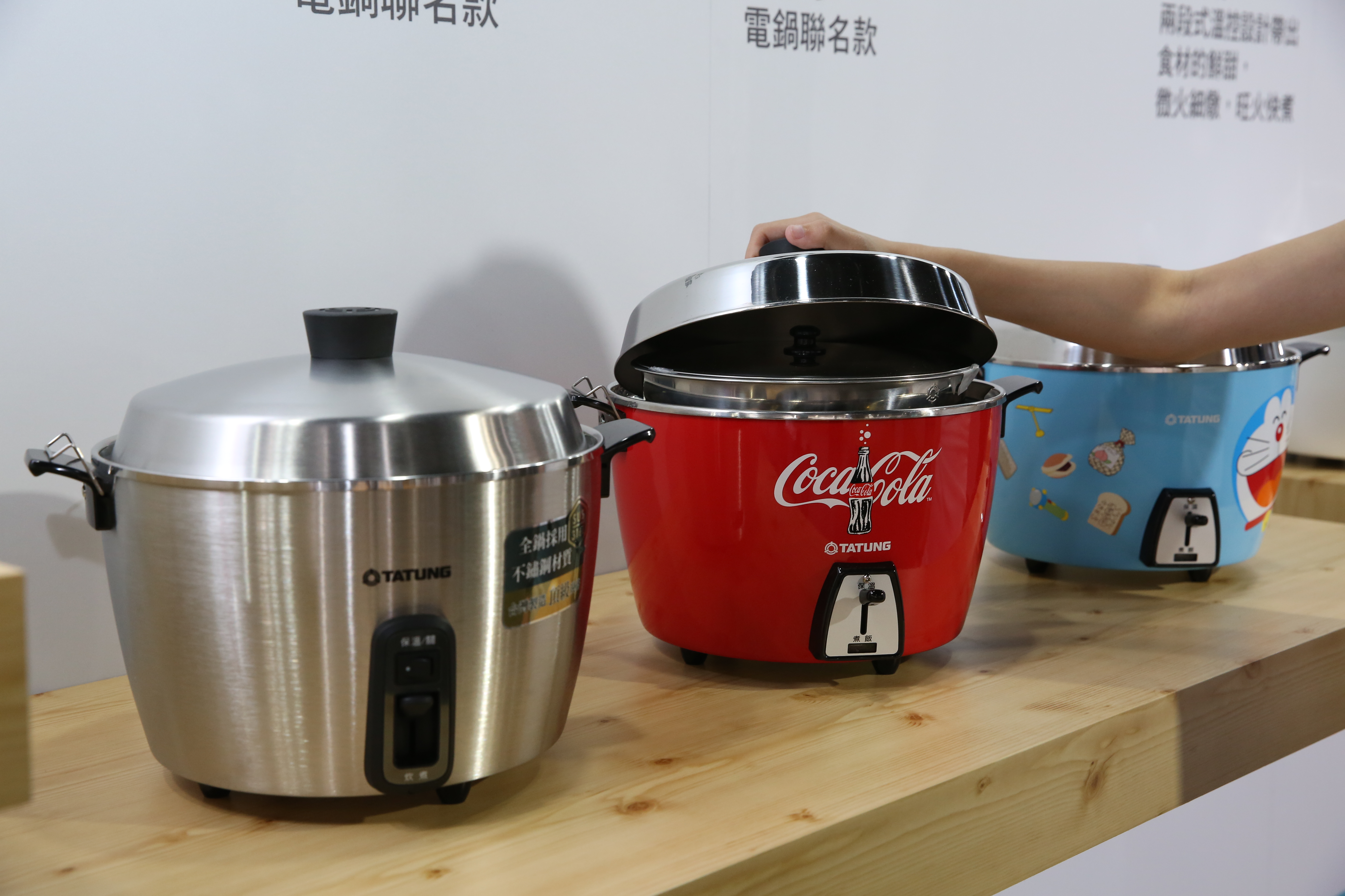 近日有網友發現，同品牌、同容量的電鍋，傳統款標價反而比技術更新的微電腦電子鍋還要貴。（示意圖/本刊資料照）