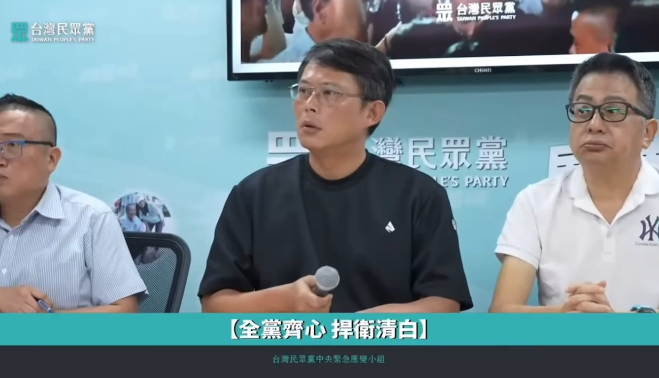 黃國昌瞬間愣了一下。（翻攝民眾黨直播）