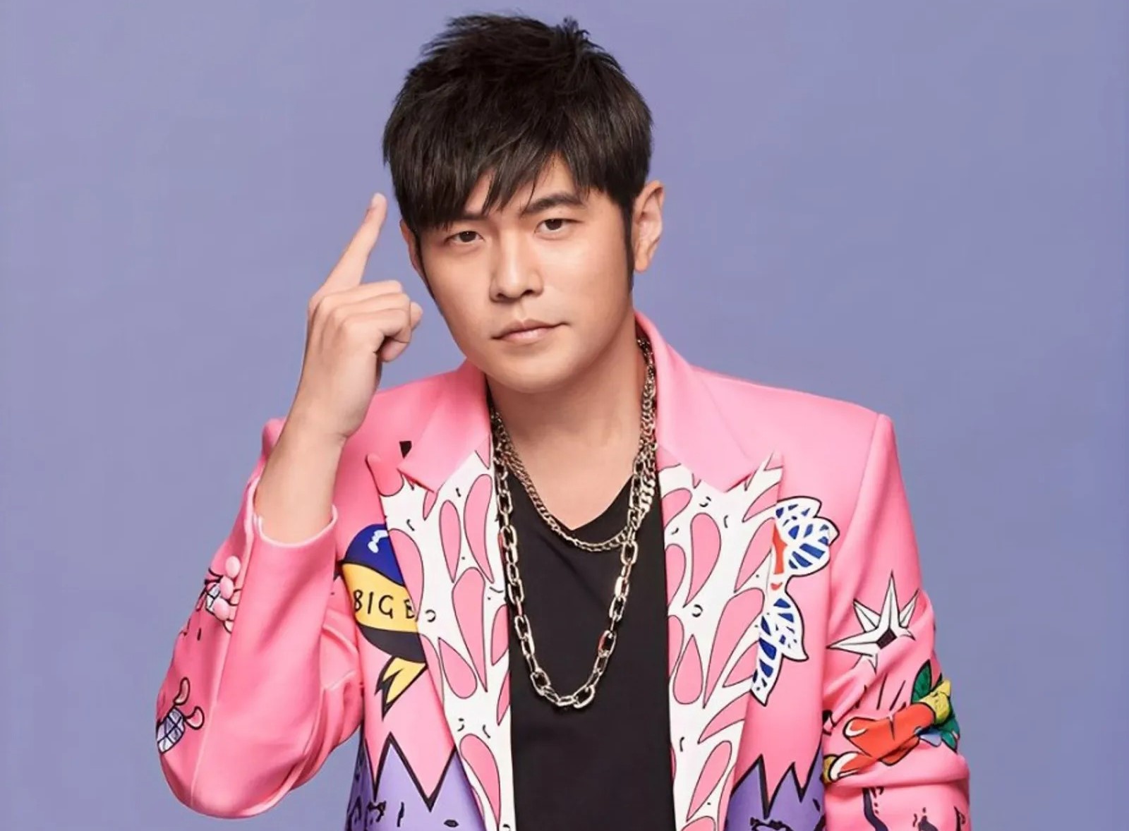 周杰倫的肖像權在對岸動輒被侵犯，許多省分都有盜用他照片宣傳的不良廠商，周董成功維權的也不少。（杰威爾提供）