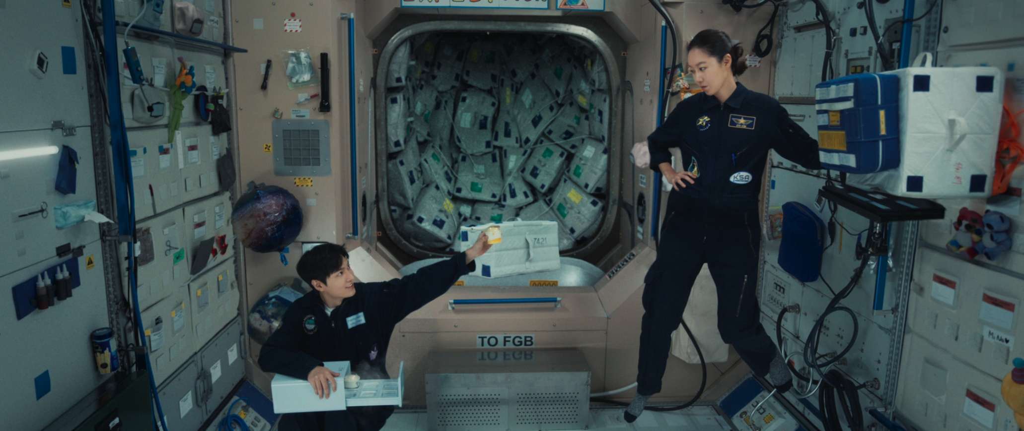 李敏鎬與孔曉振將在新劇《問問星星吧》譜太空之戀。（Netflix提供）