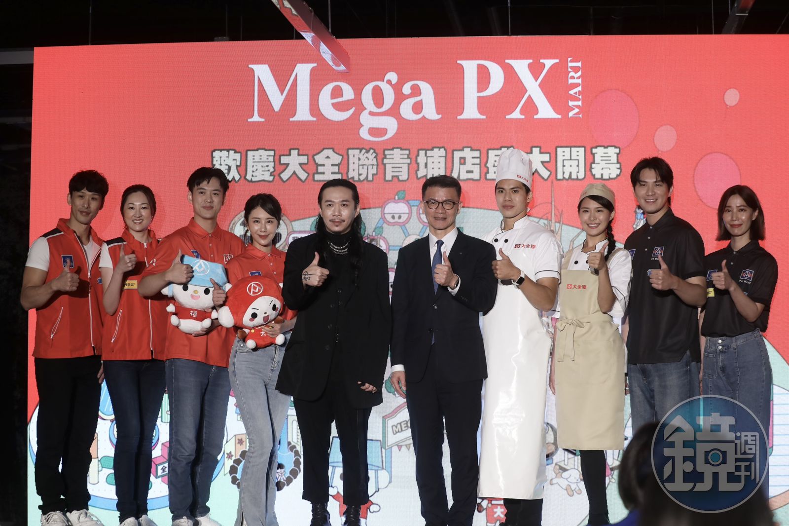 全聯、大全聯全新制服也同步亮相,邀請巴黎、東京奧運開幕式國家代表隊服裝設計師周裕穎操刀設計,靈感源自「F1車隊精神」。