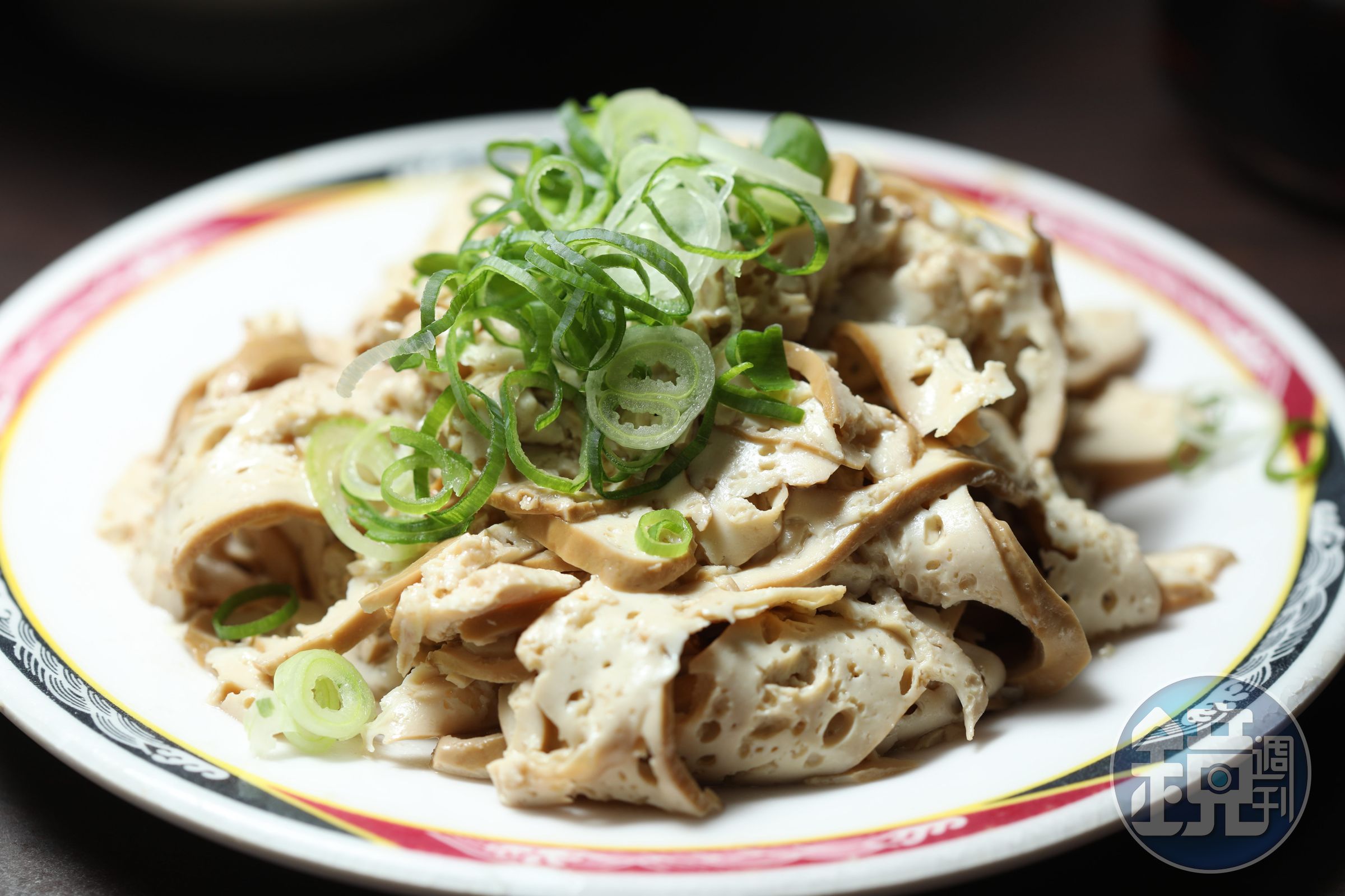 「現切豆干」切得超級薄,最後淋上香油與滿滿蔥花。(40元/份)
