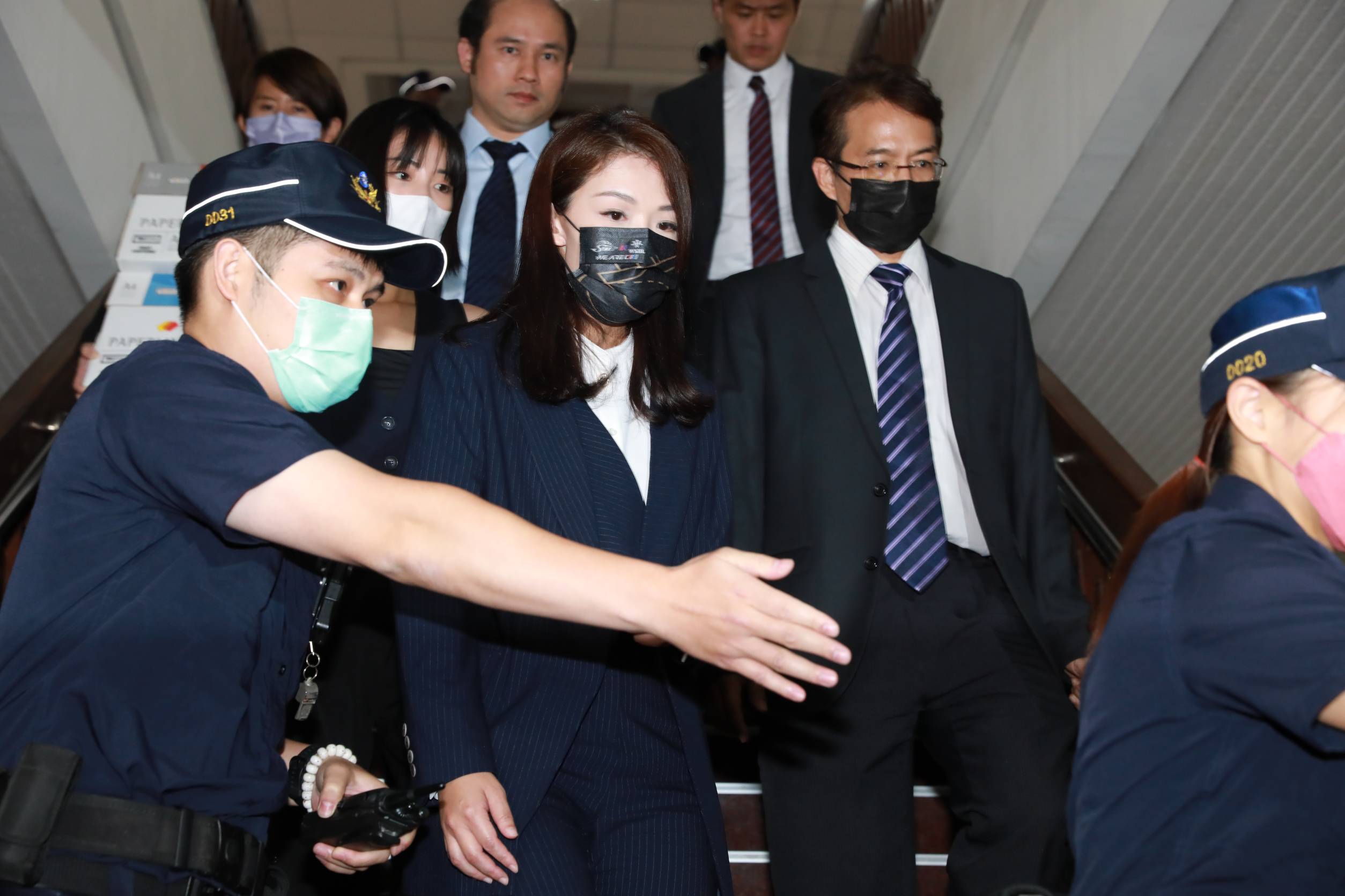 高虹安今針對貪汙案出庭，不過她喊冤稱當初回捐加班費制度非她提議。