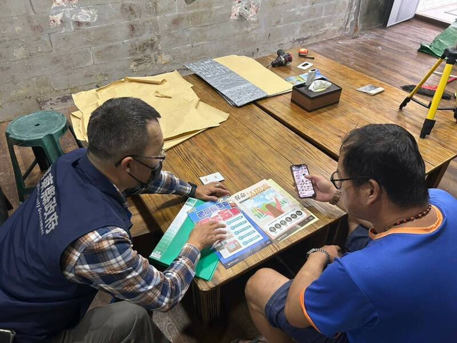 屏東縣府持續進行旅宿業的房價稽查行動,防止業者趁機哄抬房價。(屏東縣政府提供)