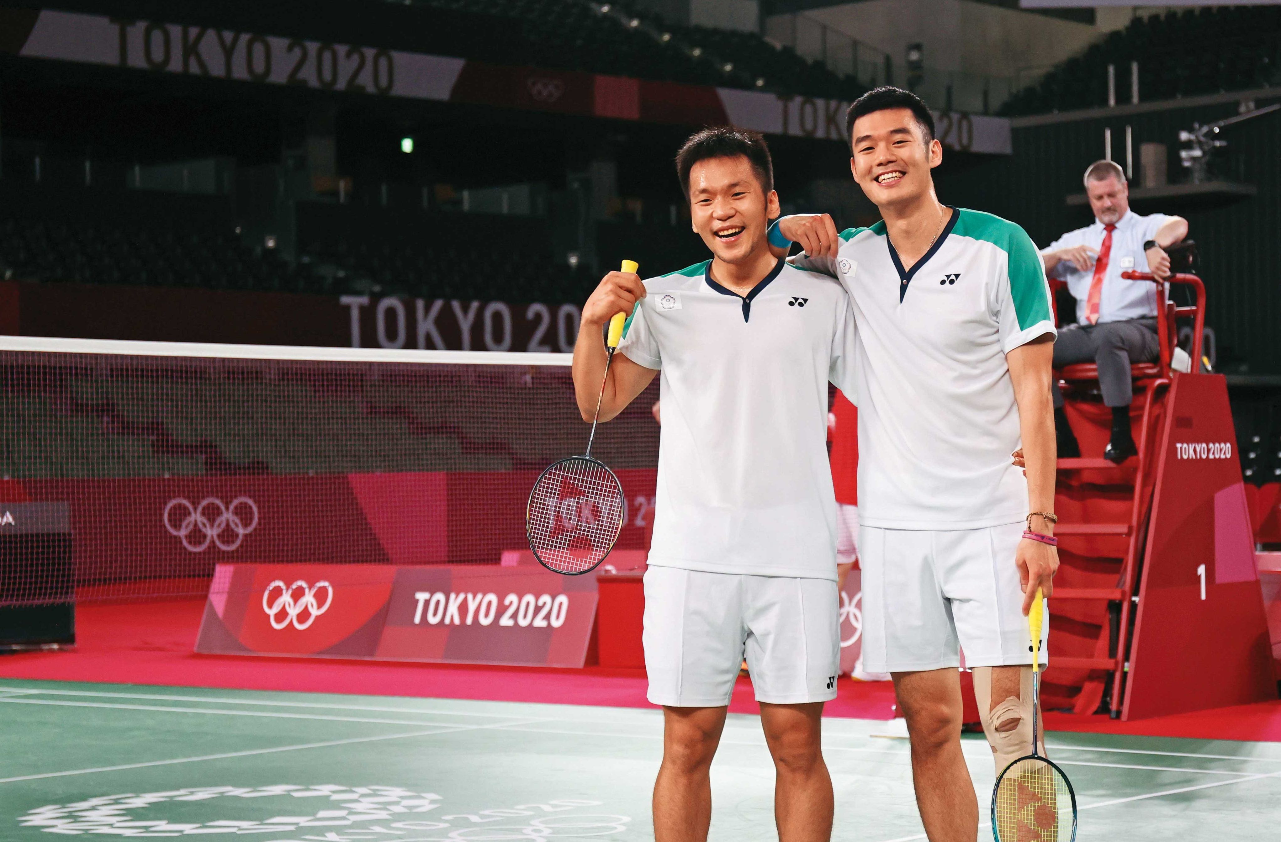 李洋（左）與搭檔王齊麟（右）連二屆奪下奧運羽球男雙金牌，三十歲的他是史上最年輕的部長。（體育署提供）