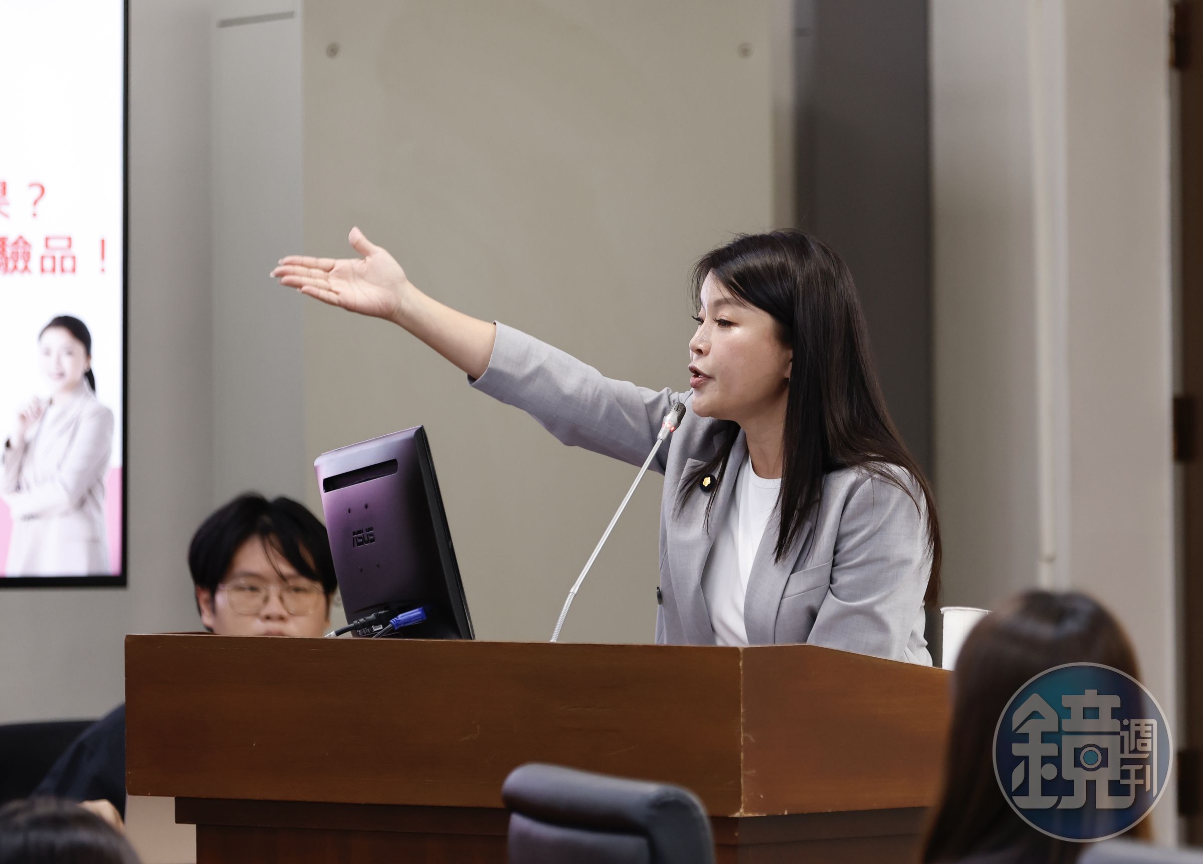 國民黨立委張嘉郡認為「班班喝鮮乳」政策執行成果不理想。