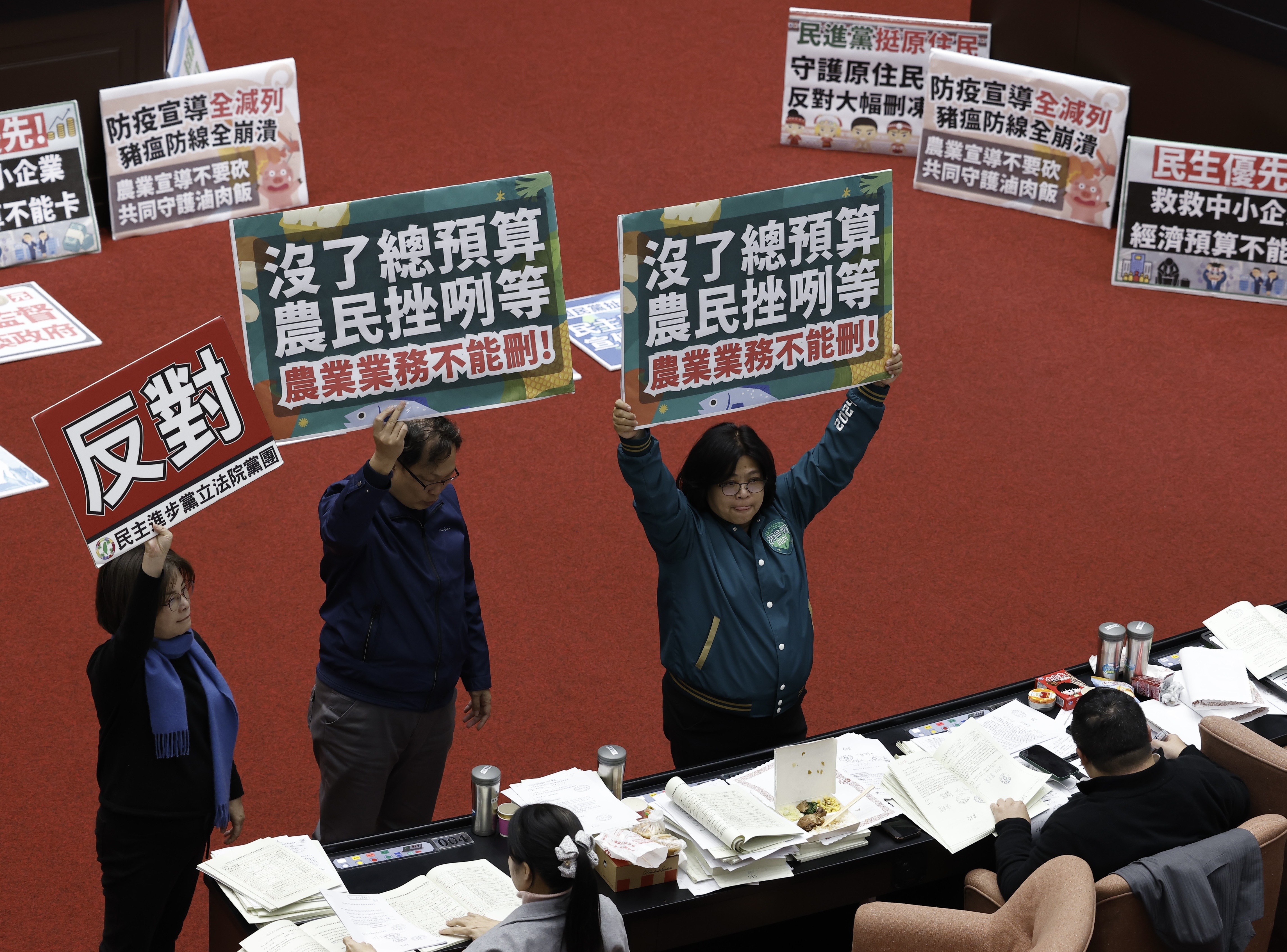 立法院民進黨團反對藍白聯手刪除大筆年度預算，影響各機關與各案基本運作。（本刊資料照）