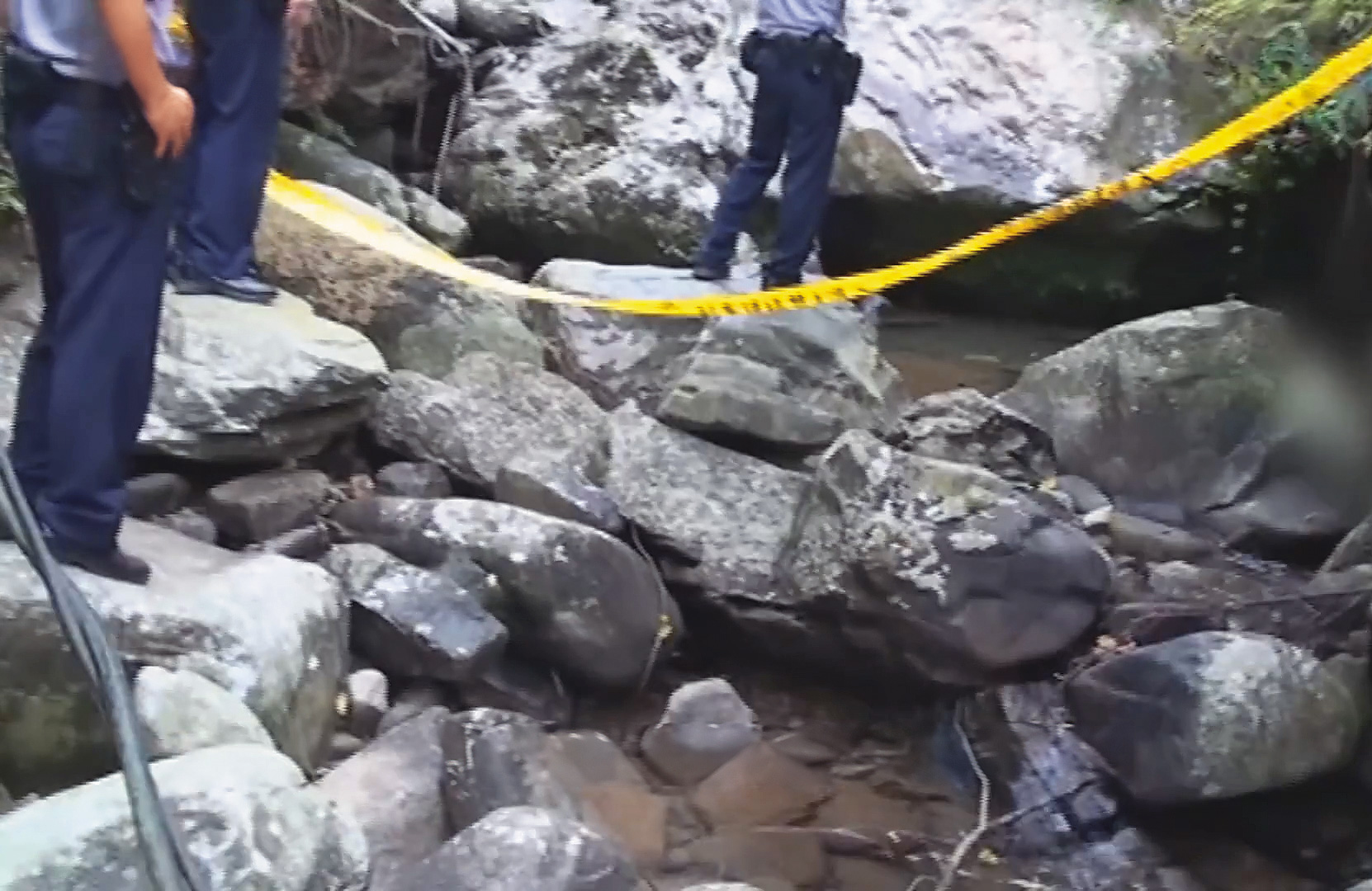 鄧國樑與高正雄帶曾女母子出遊，最後在汐止康誥坑溪（圖）將2人殺害。（翻攝東森新聞）