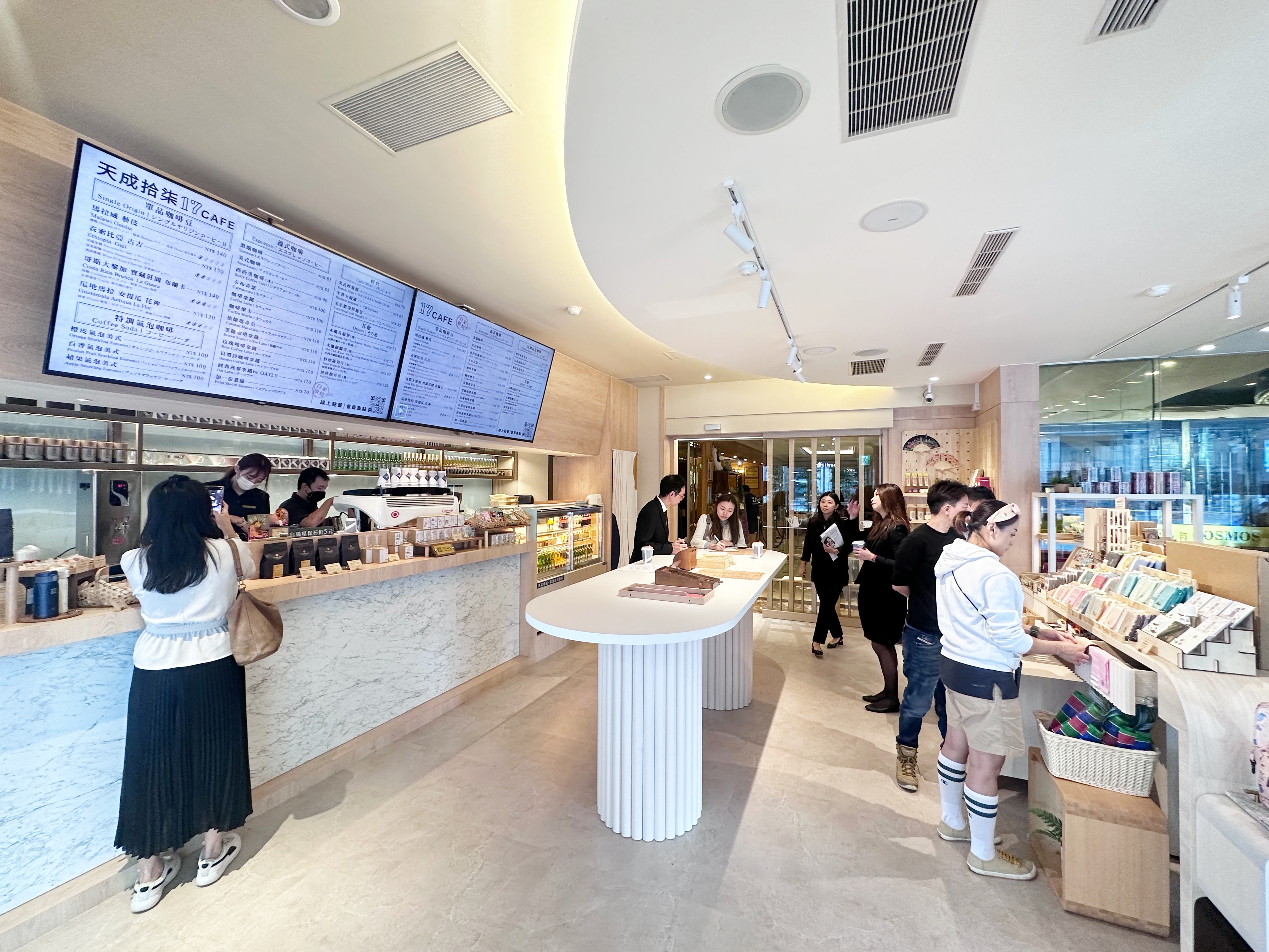 台北天成大飯店旗下街邊店「天成17CAFE外帶店」正式開幕。