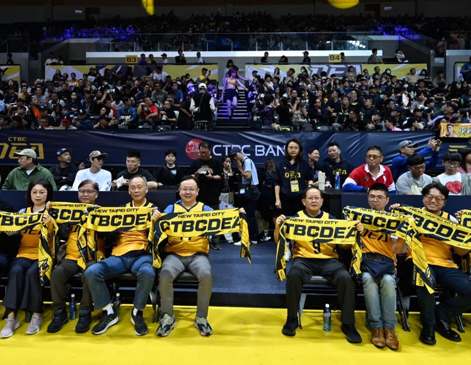 台灣職籃賽季開打　中信特攻邀廉政署長開球讓運動環境更美好