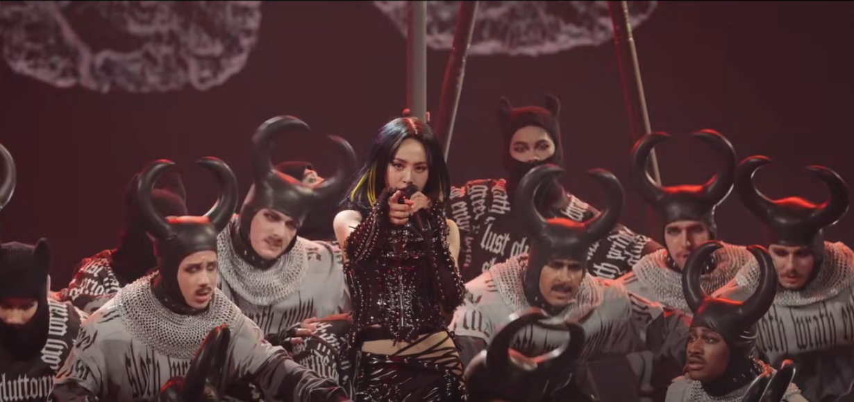 蔡依林首度站上大巨蛋開唱，《Pleasure》演唱會暗黑華麗視覺引爆討論。（翻攝自臉書/蔡依林 Jolin Tsai）