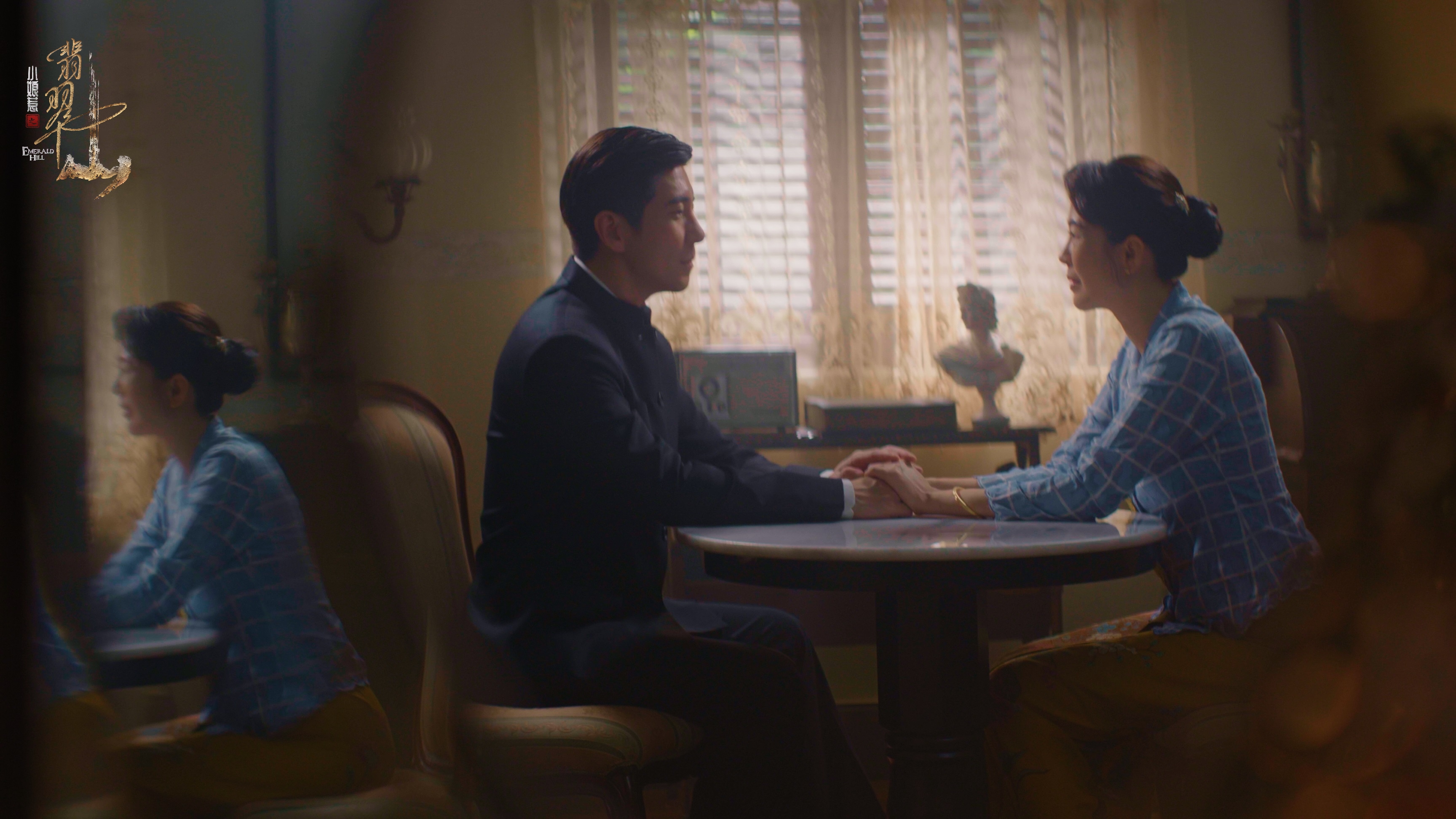 修杰楷（左）和新加坡演員劉子絢扮演鶼鰈情深的夫妻。（TVBS提供）