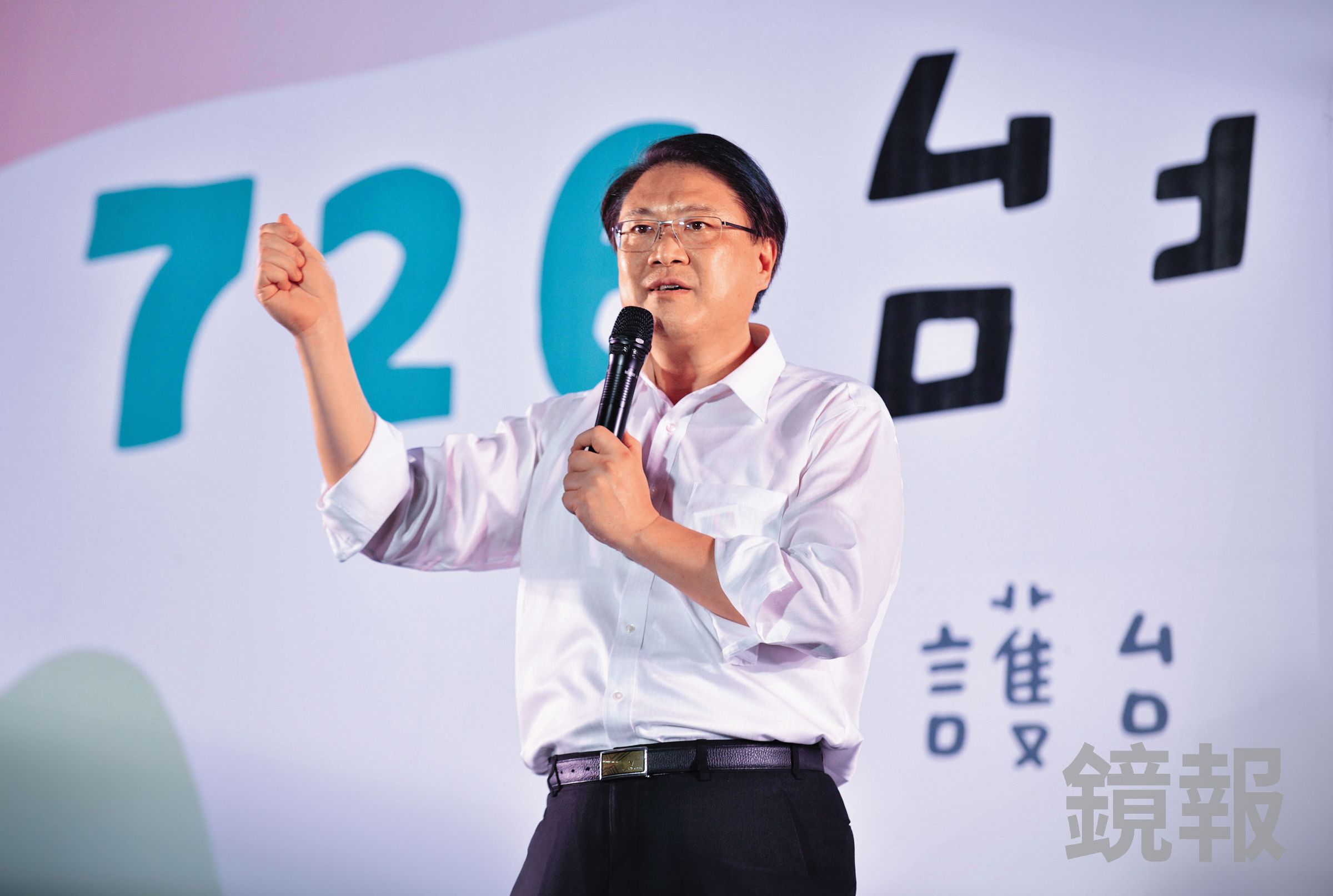 前基隆市長、民進黨祕書長林右昌在臉書痛罵黃國昌。（鏡報李智為）