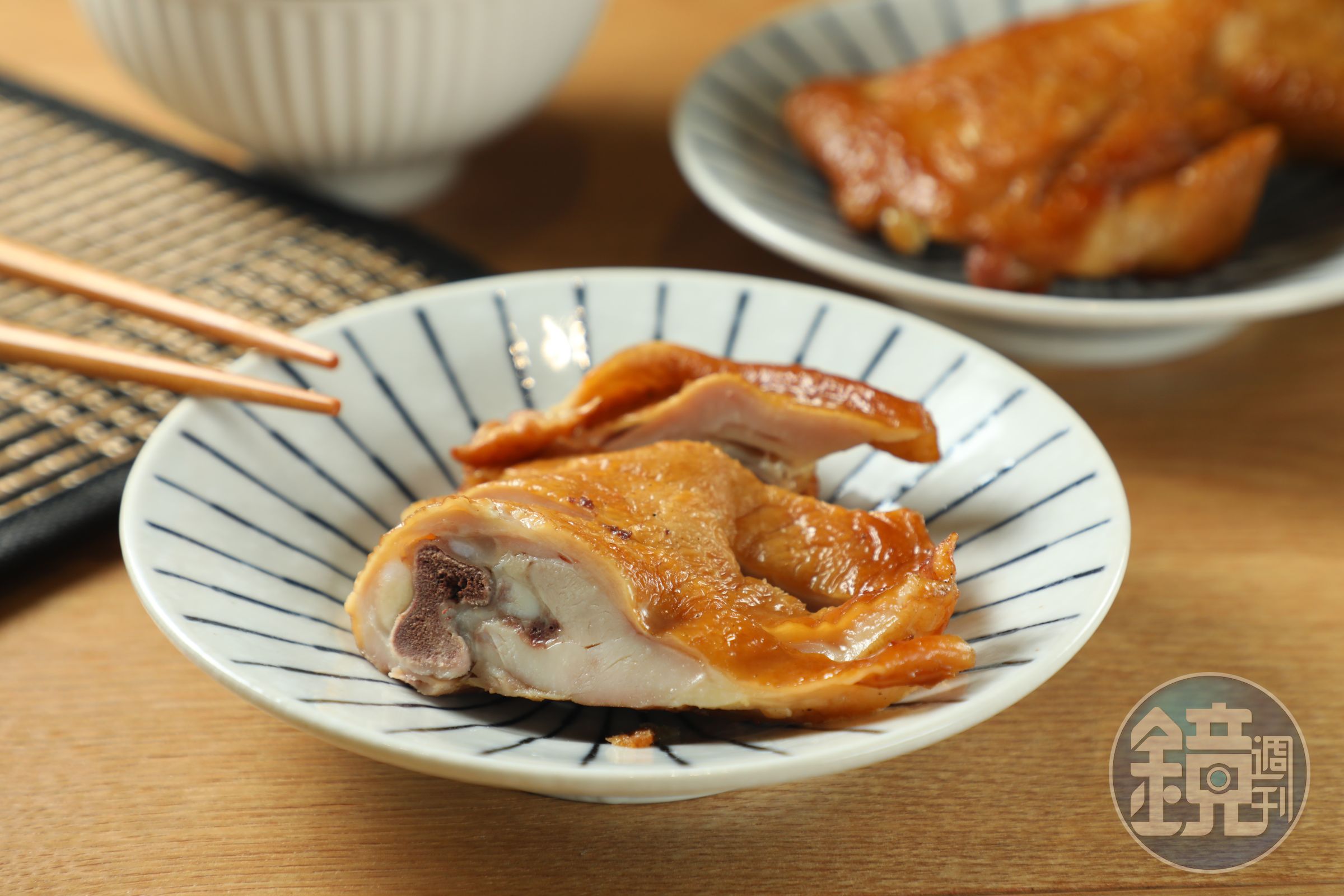 以前常幫兒子帶便當的「燻雞腿」，也是極品。（160～170元／隻）
