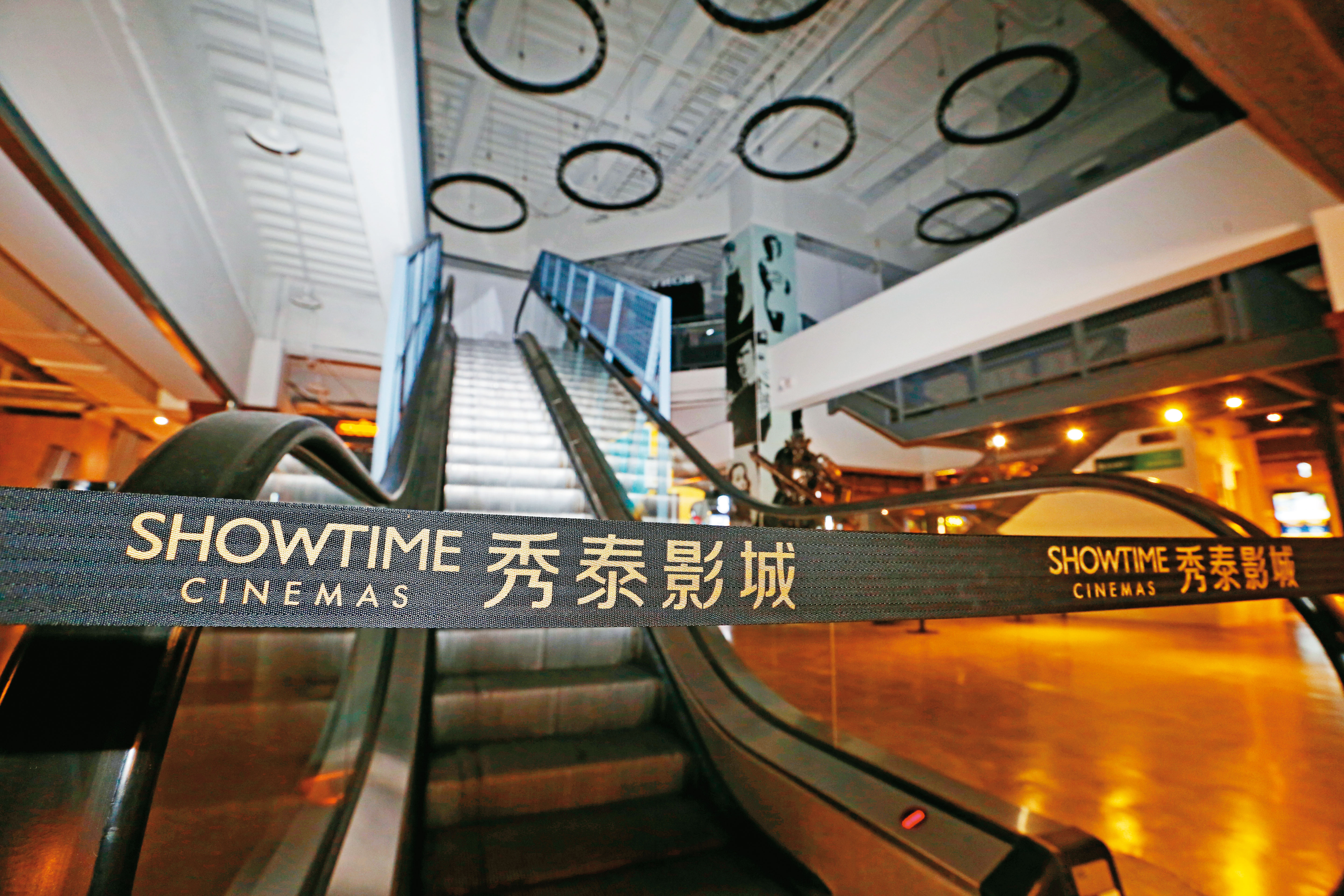 台鋁商場裡秀泰影城已漆黑一片，目前無對外營業。